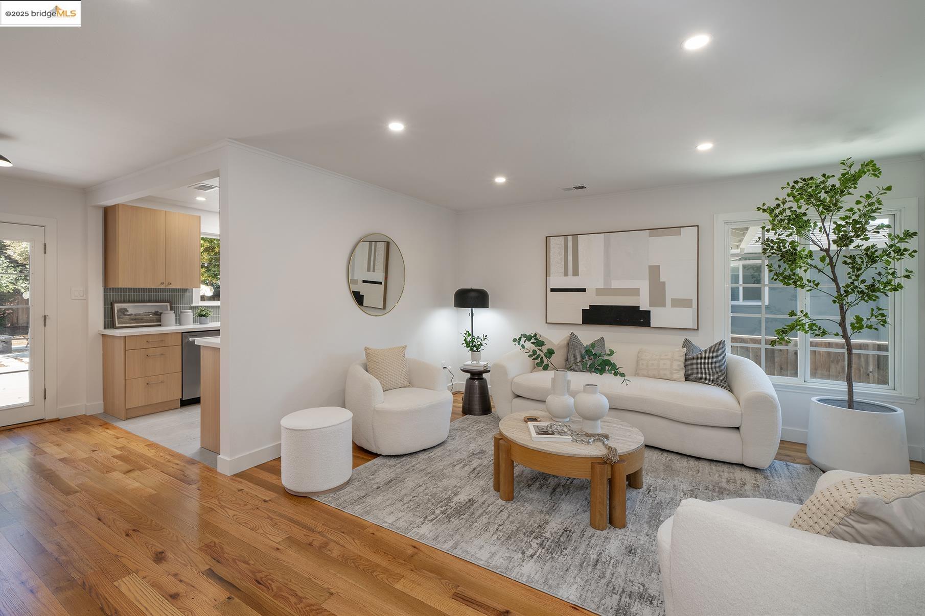 Detail Gallery Image 4 of 29 For 935 W Taylor Street, San Jose,  CA 95126 - 3 Beds | 2 Baths