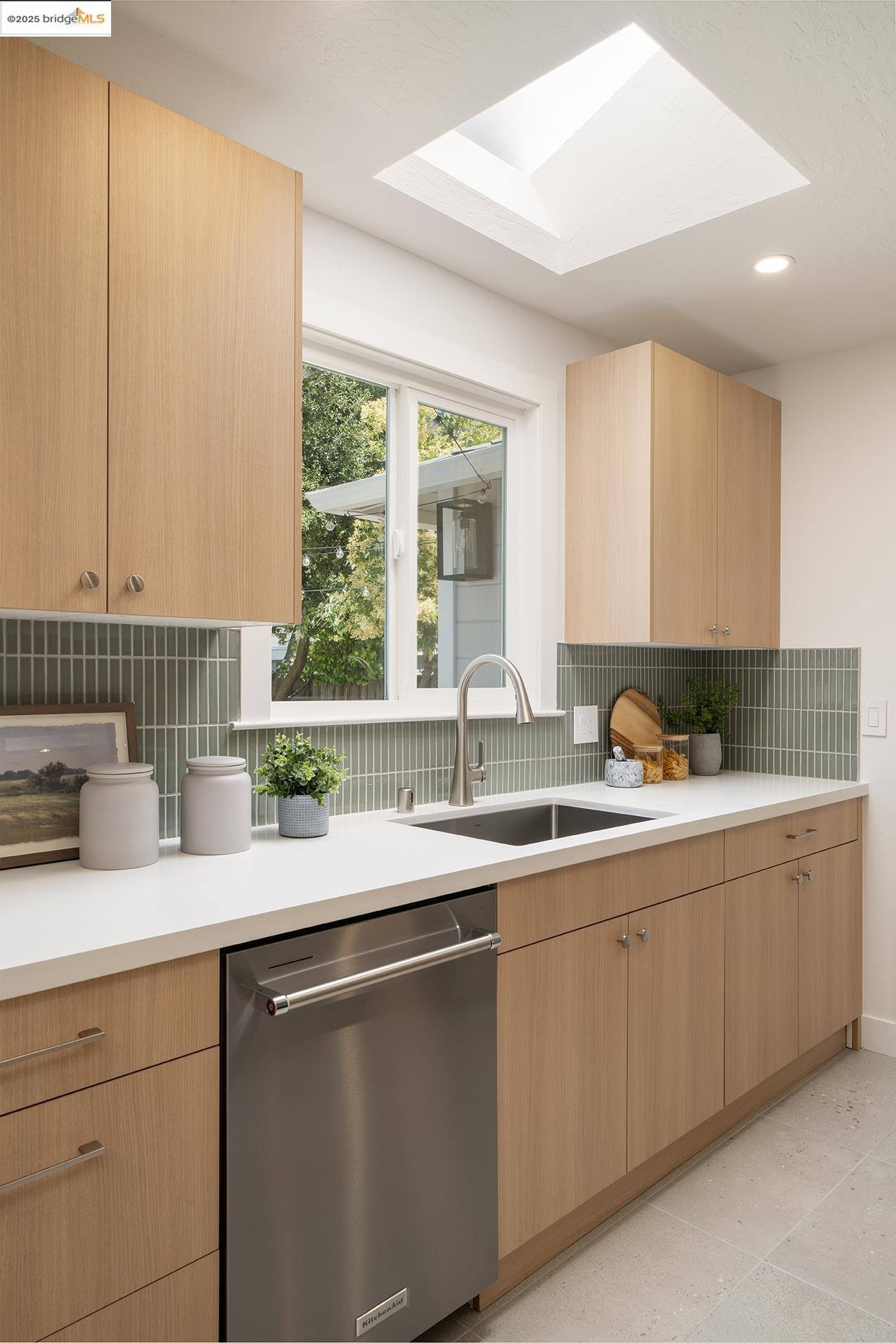 Detail Gallery Image 6 of 29 For 935 W Taylor Street, San Jose,  CA 95126 - 3 Beds | 2 Baths