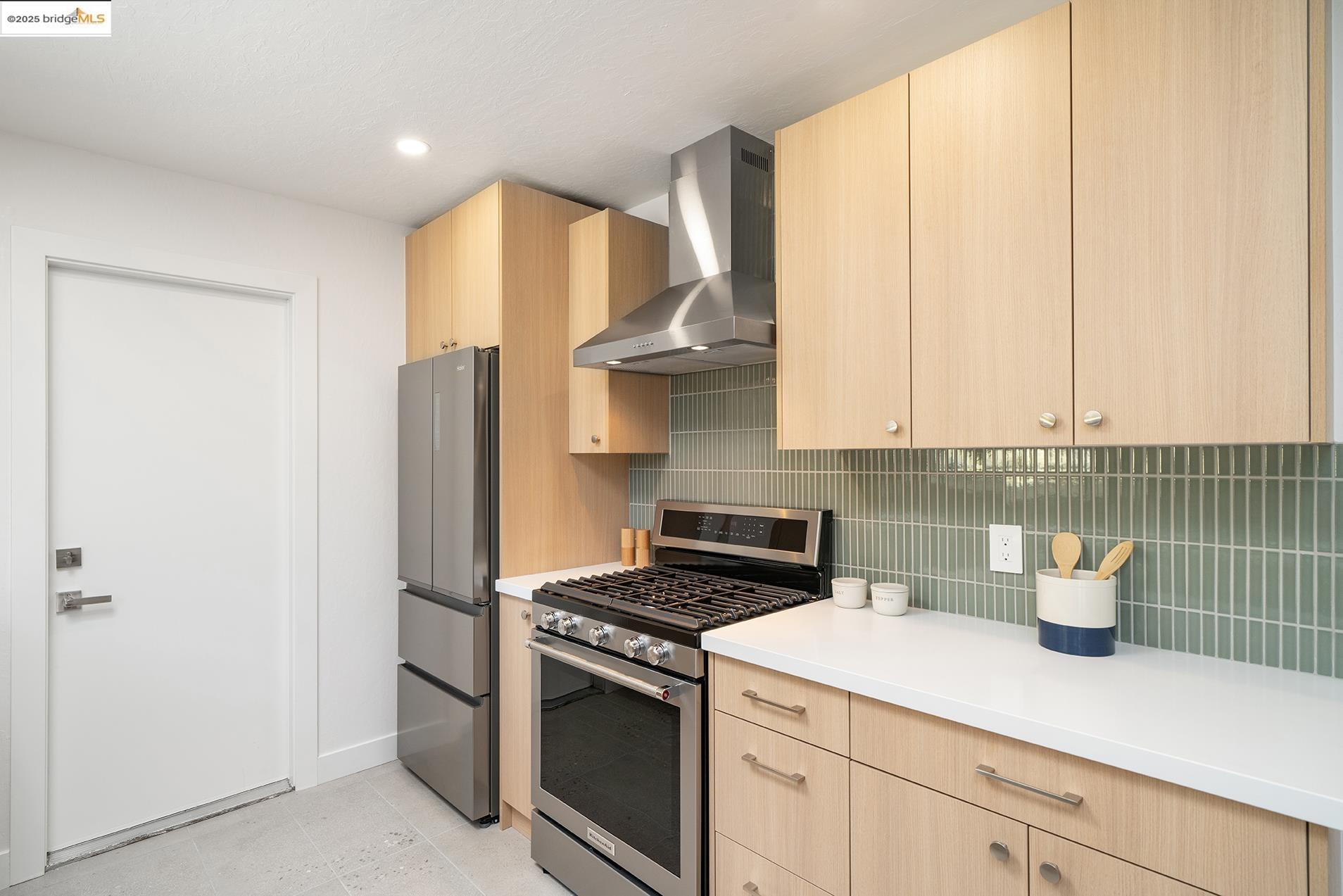 Detail Gallery Image 7 of 29 For 935 W Taylor Street, San Jose,  CA 95126 - 3 Beds | 2 Baths