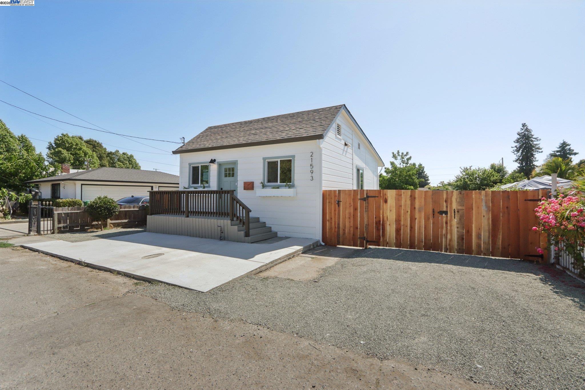 Detail Gallery Image 2 of 32 For 21593 Princeton St, Hayward,  CA 94541 - 3 Beds | 2 Baths