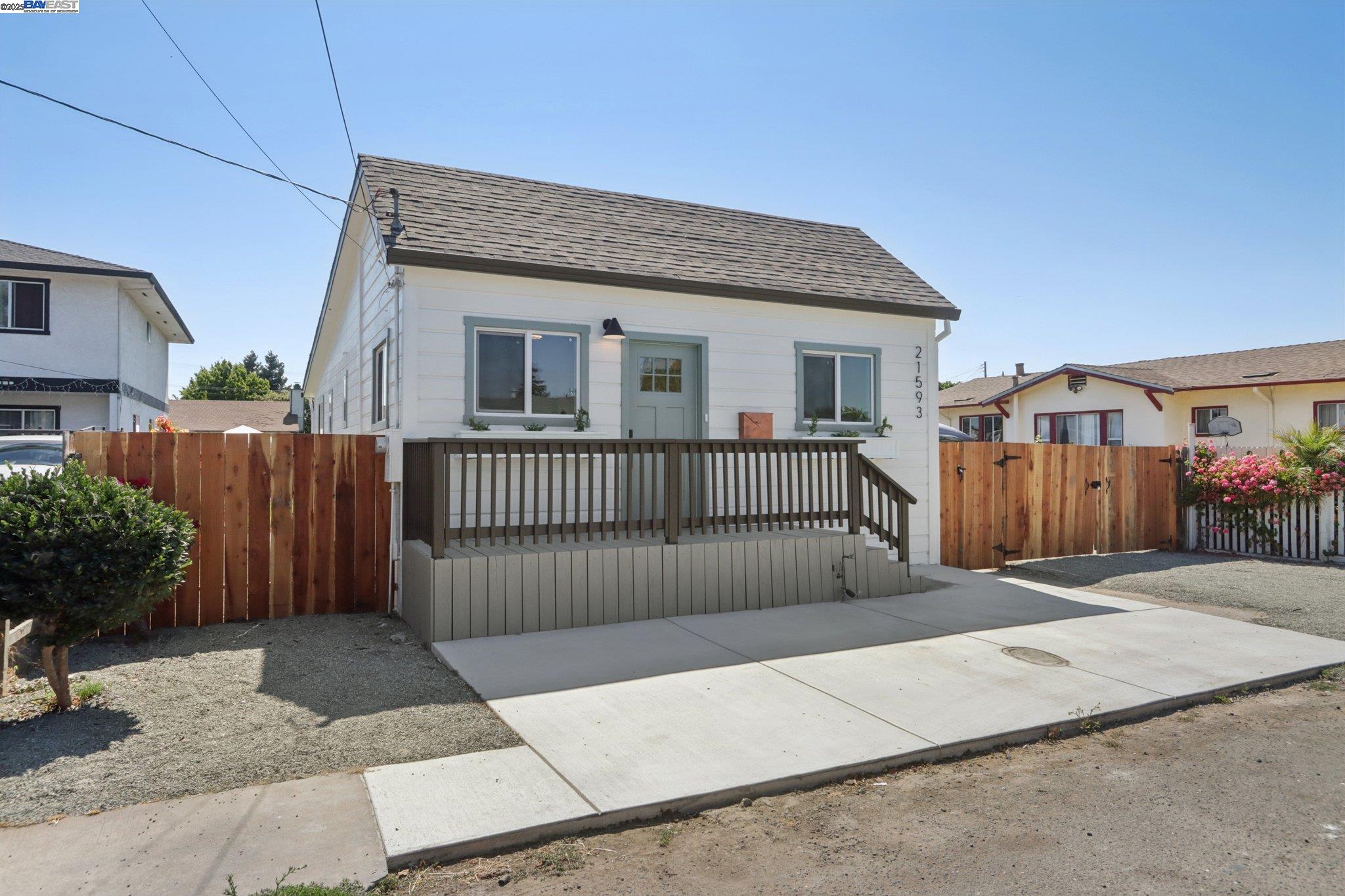 Detail Gallery Image 3 of 32 For 21593 Princeton St, Hayward,  CA 94541 - 3 Beds | 2 Baths