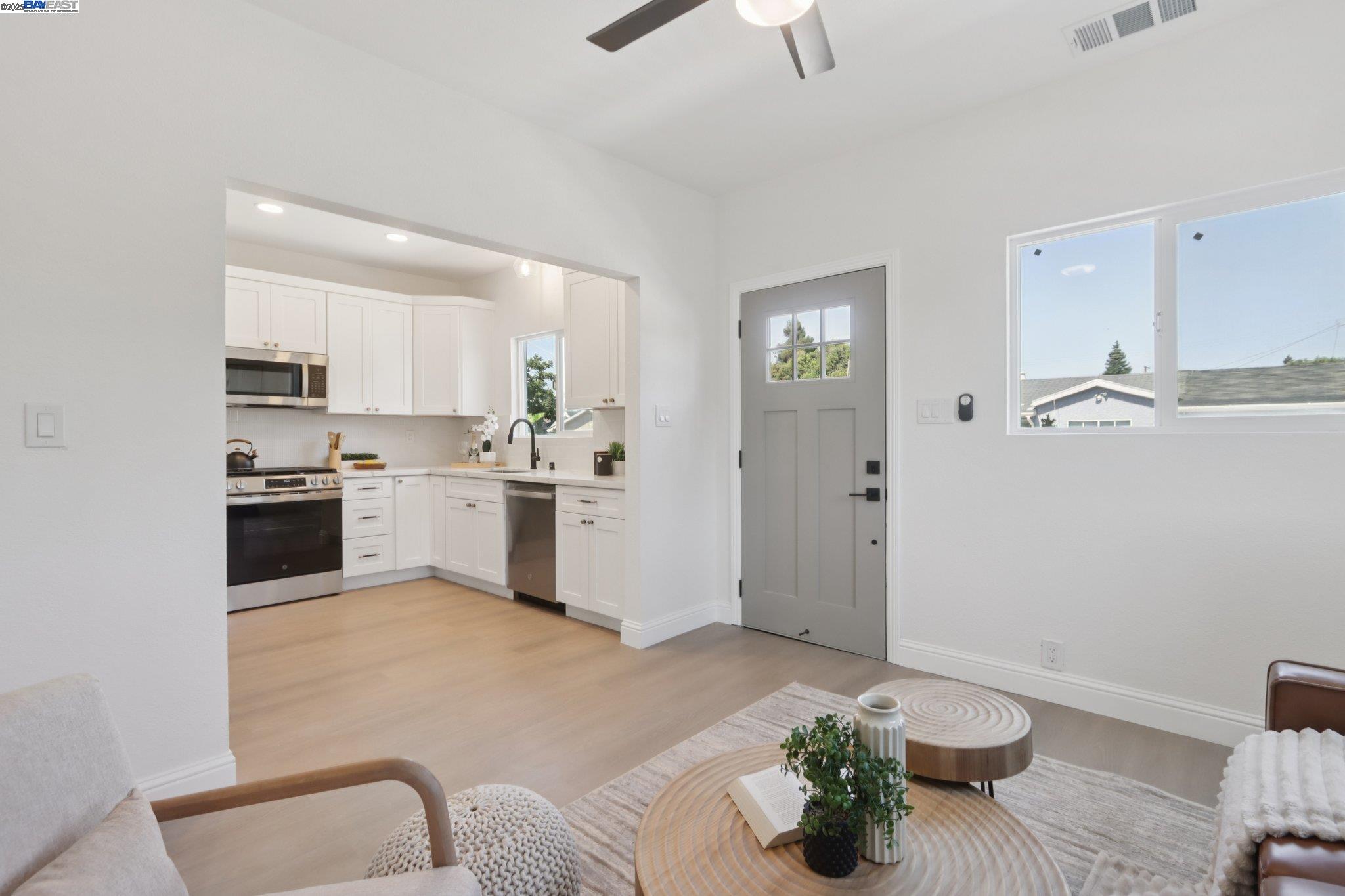 Detail Gallery Image 4 of 32 For 21593 Princeton St, Hayward,  CA 94541 - 3 Beds | 2 Baths