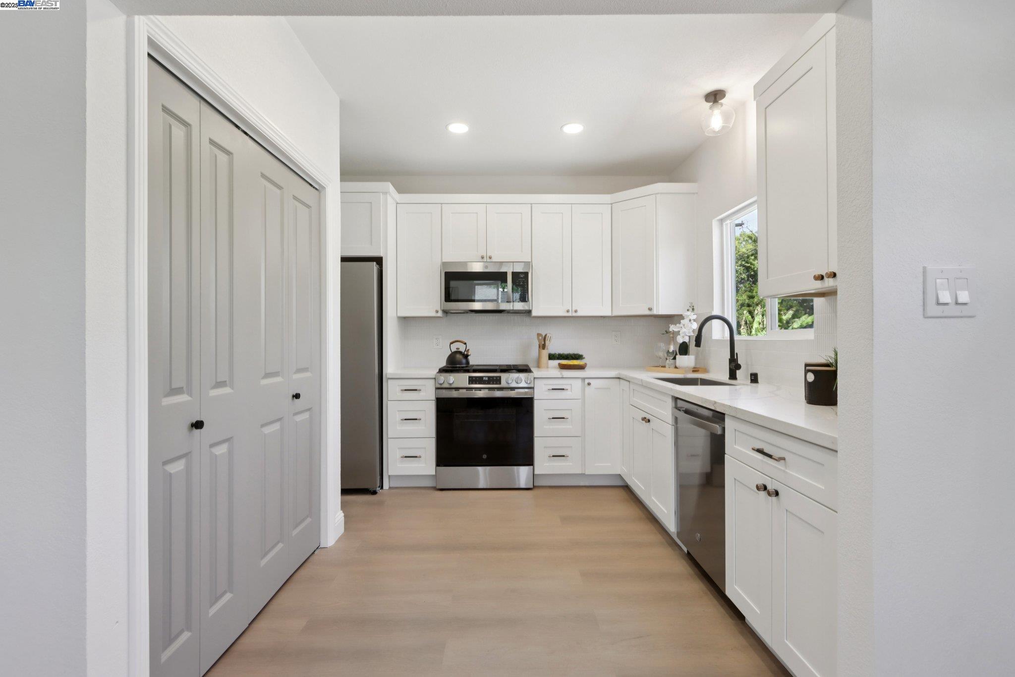 Detail Gallery Image 9 of 32 For 21593 Princeton St, Hayward,  CA 94541 - 3 Beds | 2 Baths