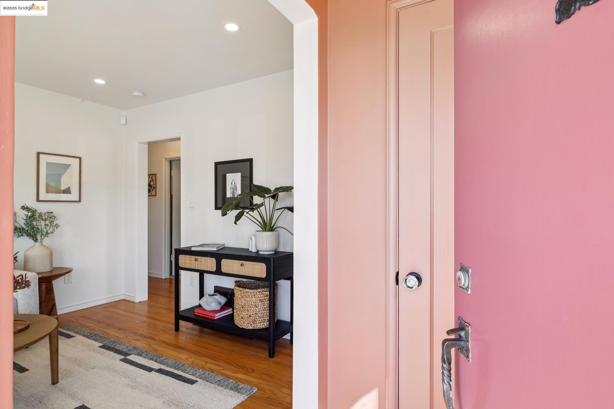 Detail Gallery Image 3 of 46 For 2800 Carlson Blvd, Richmond,  CA 94804 - 2 Beds | 1 Baths