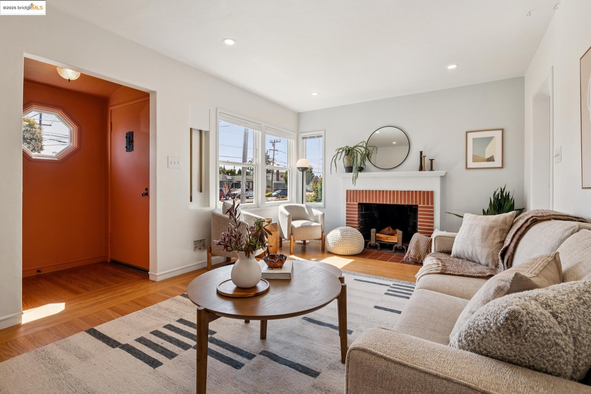 Detail Gallery Image 4 of 46 For 2800 Carlson Blvd, Richmond,  CA 94804 - 2 Beds | 1 Baths