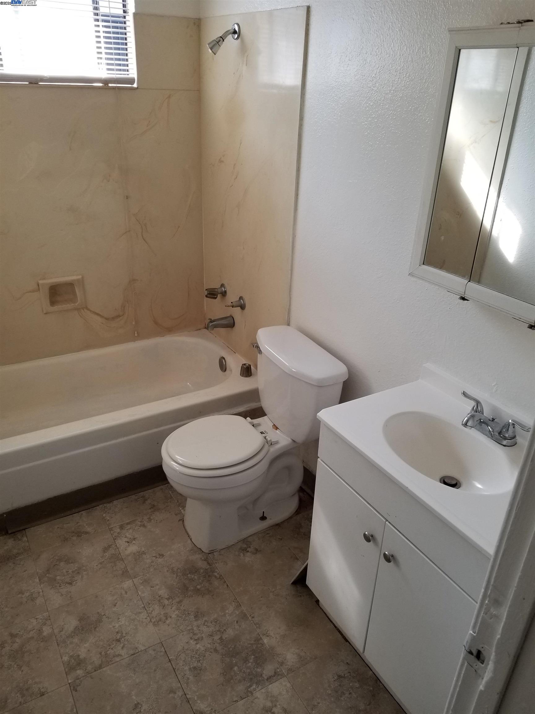 Detail Gallery Image 13 of 36 For 6109 Foothill Blvd, Oakland,  CA 94605 - – Beds | – Baths