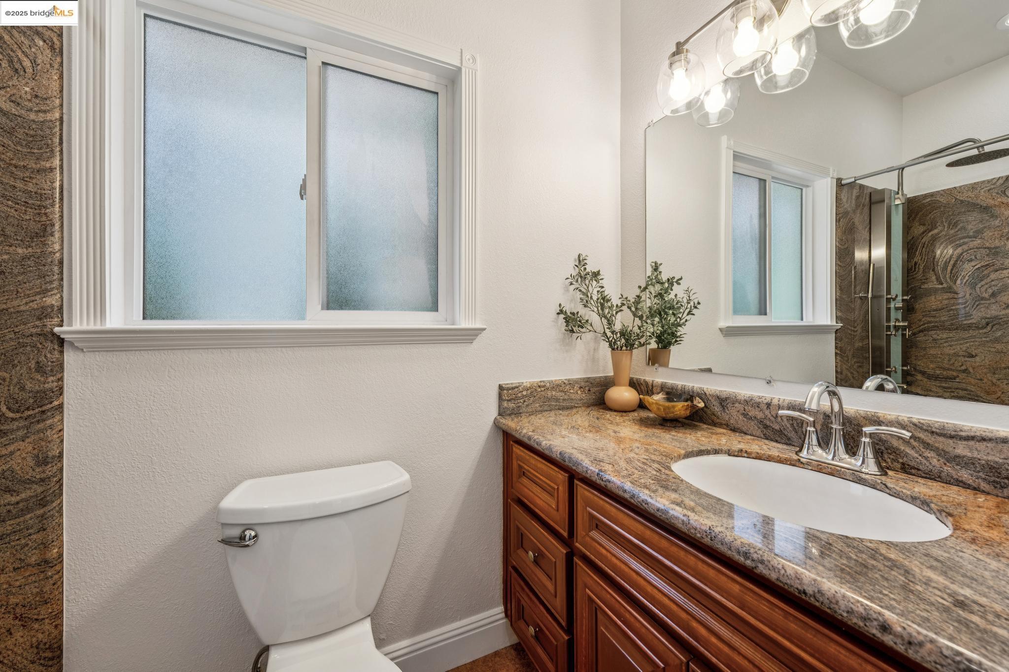 Detail Gallery Image 16 of 59 For 1634 Derby St, Berkeley,  CA 94703 - 3 Beds | 2 Baths