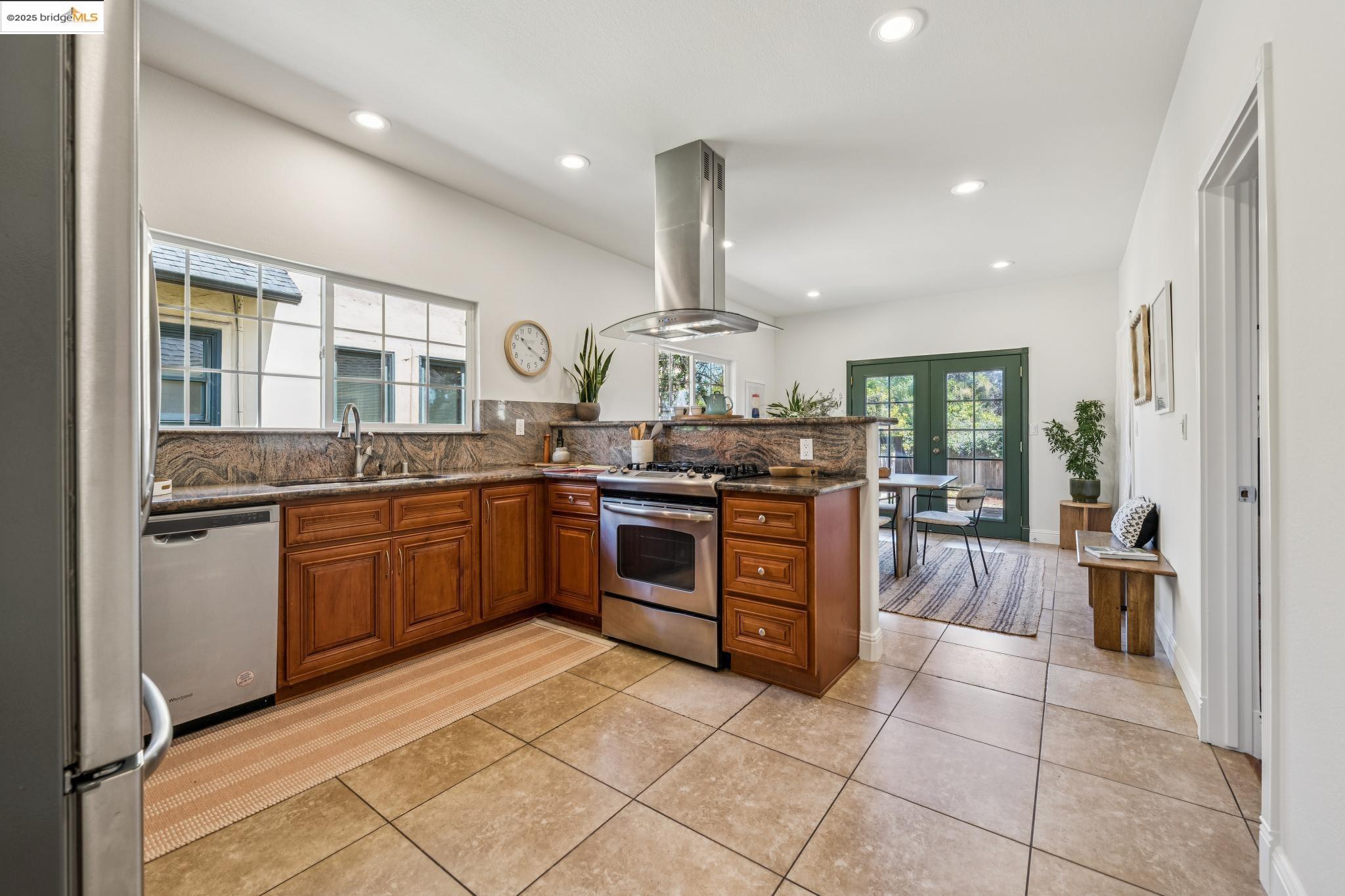 Detail Gallery Image 21 of 59 For 1634 Derby St, Berkeley,  CA 94703 - 3 Beds | 2 Baths