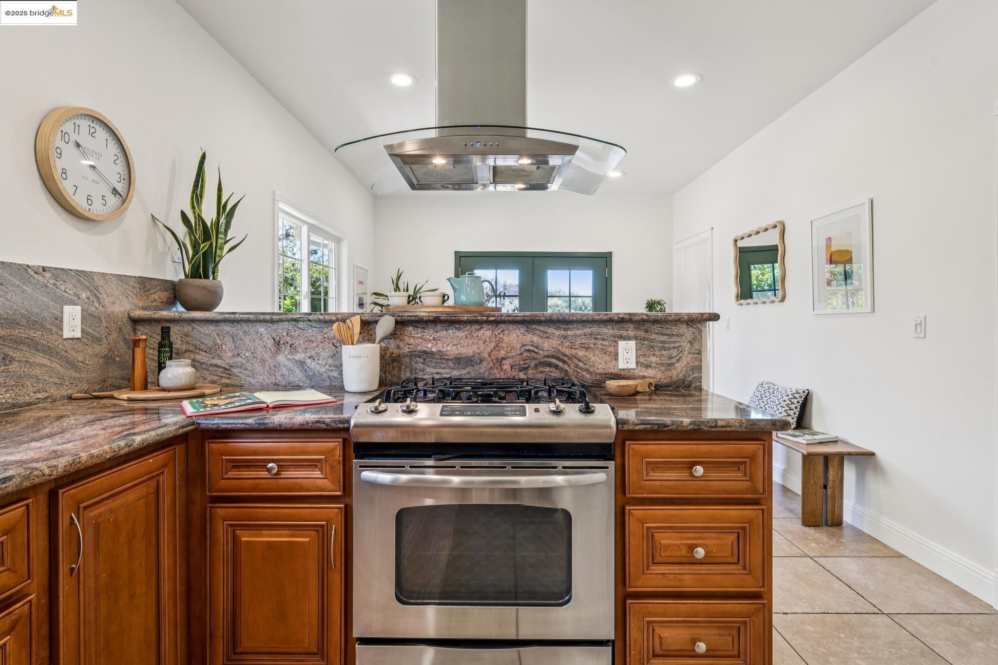 Detail Gallery Image 22 of 59 For 1634 Derby St, Berkeley,  CA 94703 - 3 Beds | 2 Baths