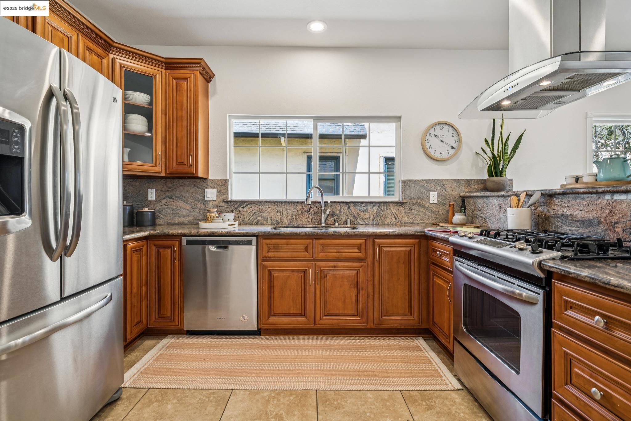 Detail Gallery Image 24 of 59 For 1634 Derby St, Berkeley,  CA 94703 - 3 Beds | 2 Baths