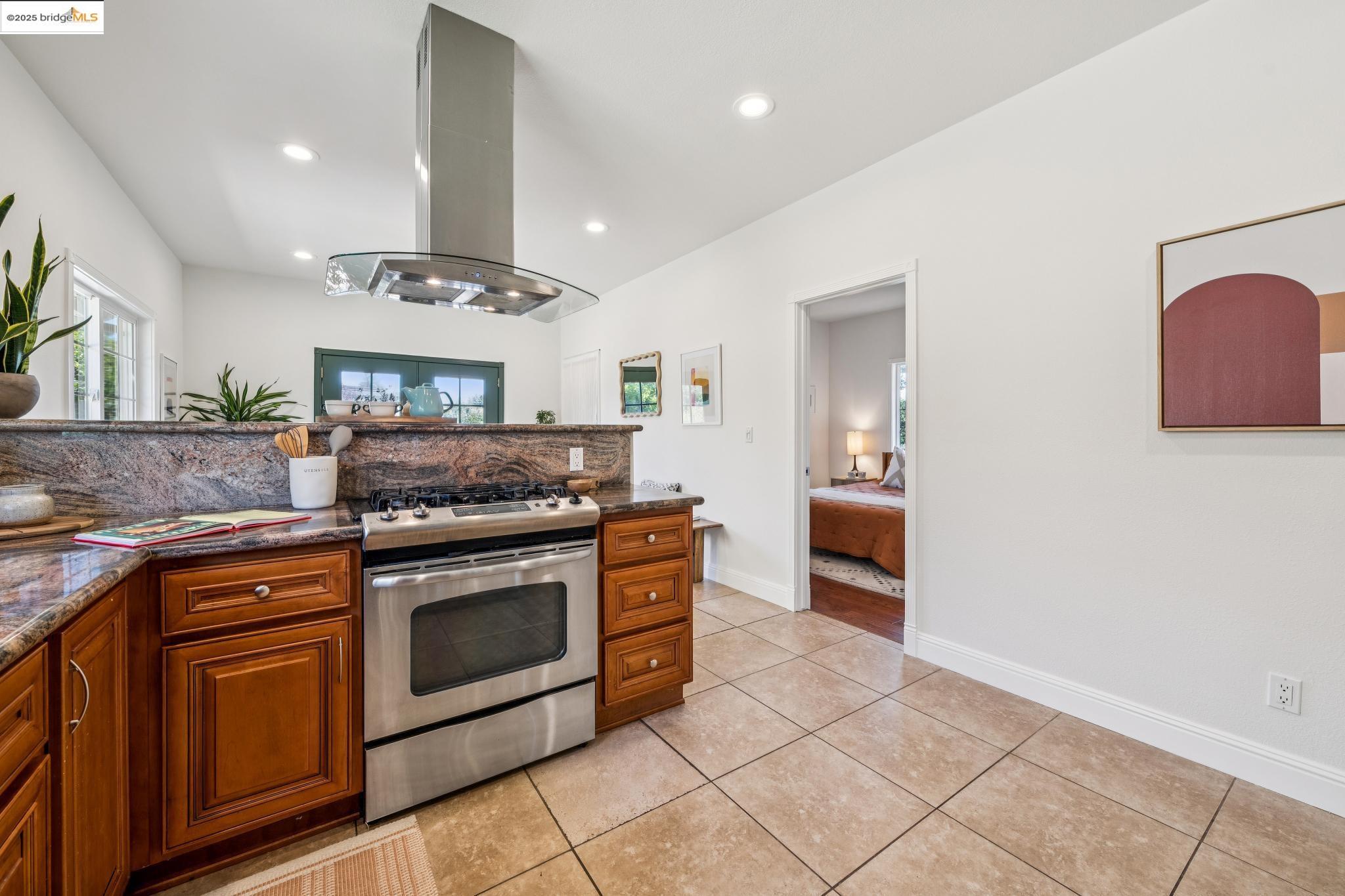 Detail Gallery Image 25 of 59 For 1634 Derby St, Berkeley,  CA 94703 - 3 Beds | 2 Baths