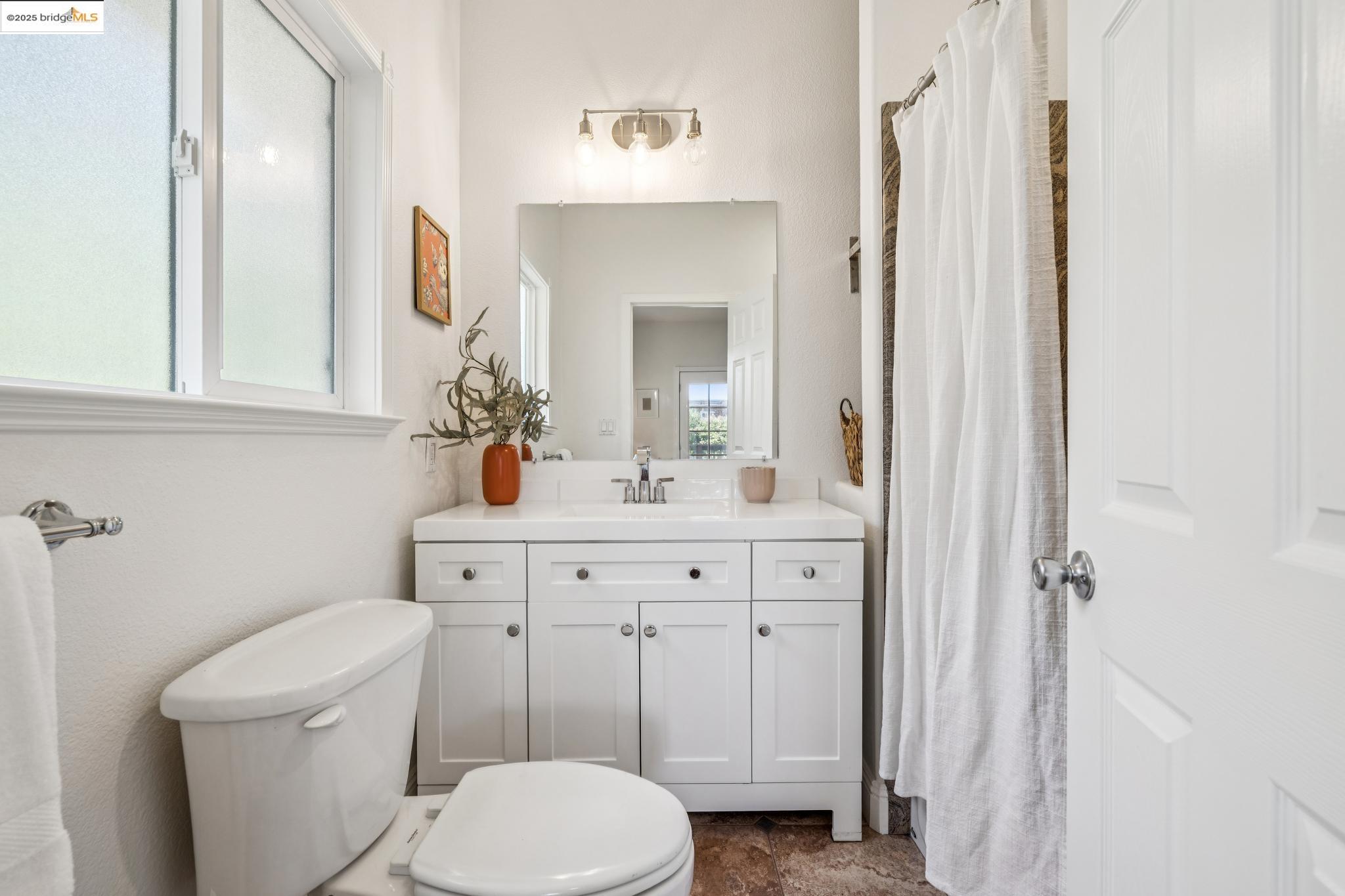 Detail Gallery Image 37 of 59 For 1634 Derby St, Berkeley,  CA 94703 - 3 Beds | 2 Baths