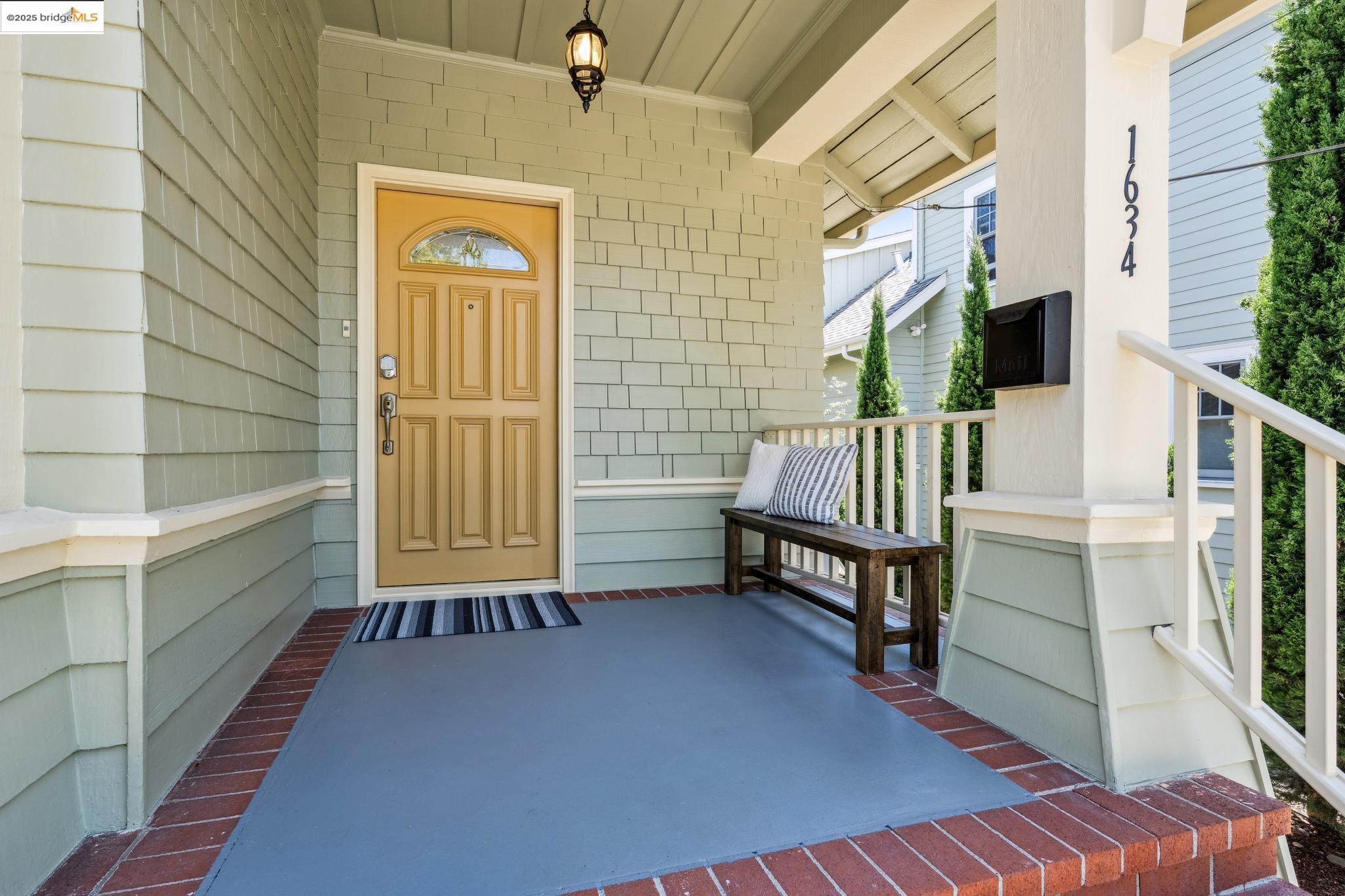 Detail Gallery Image 5 of 59 For 1634 Derby St, Berkeley,  CA 94703 - 3 Beds | 2 Baths