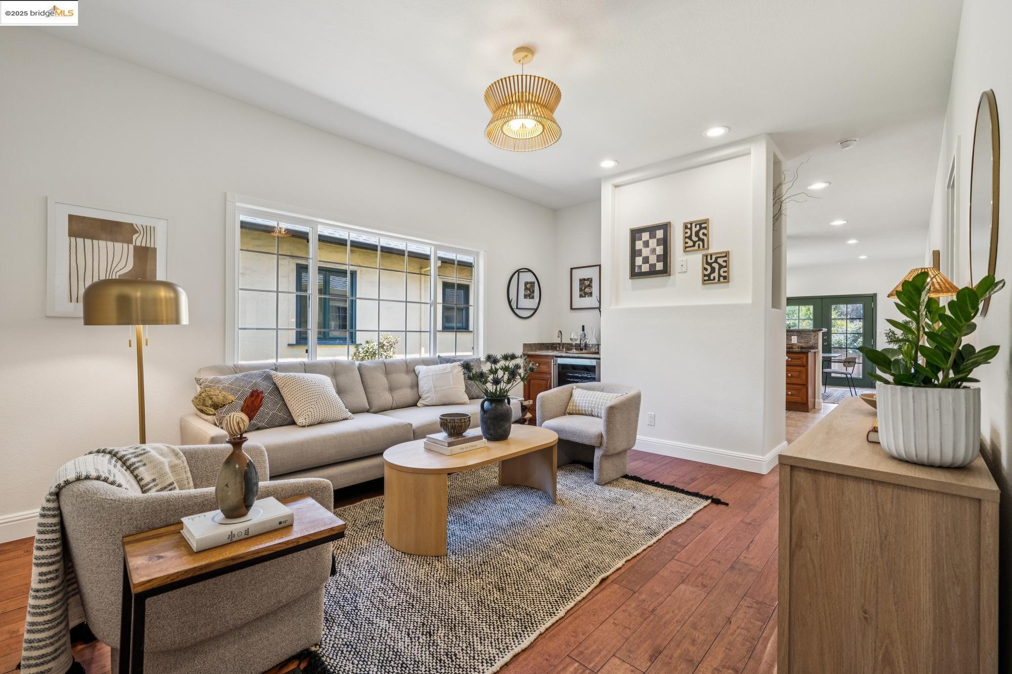 Detail Gallery Image 8 of 59 For 1634 Derby St, Berkeley,  CA 94703 - 3 Beds | 2 Baths