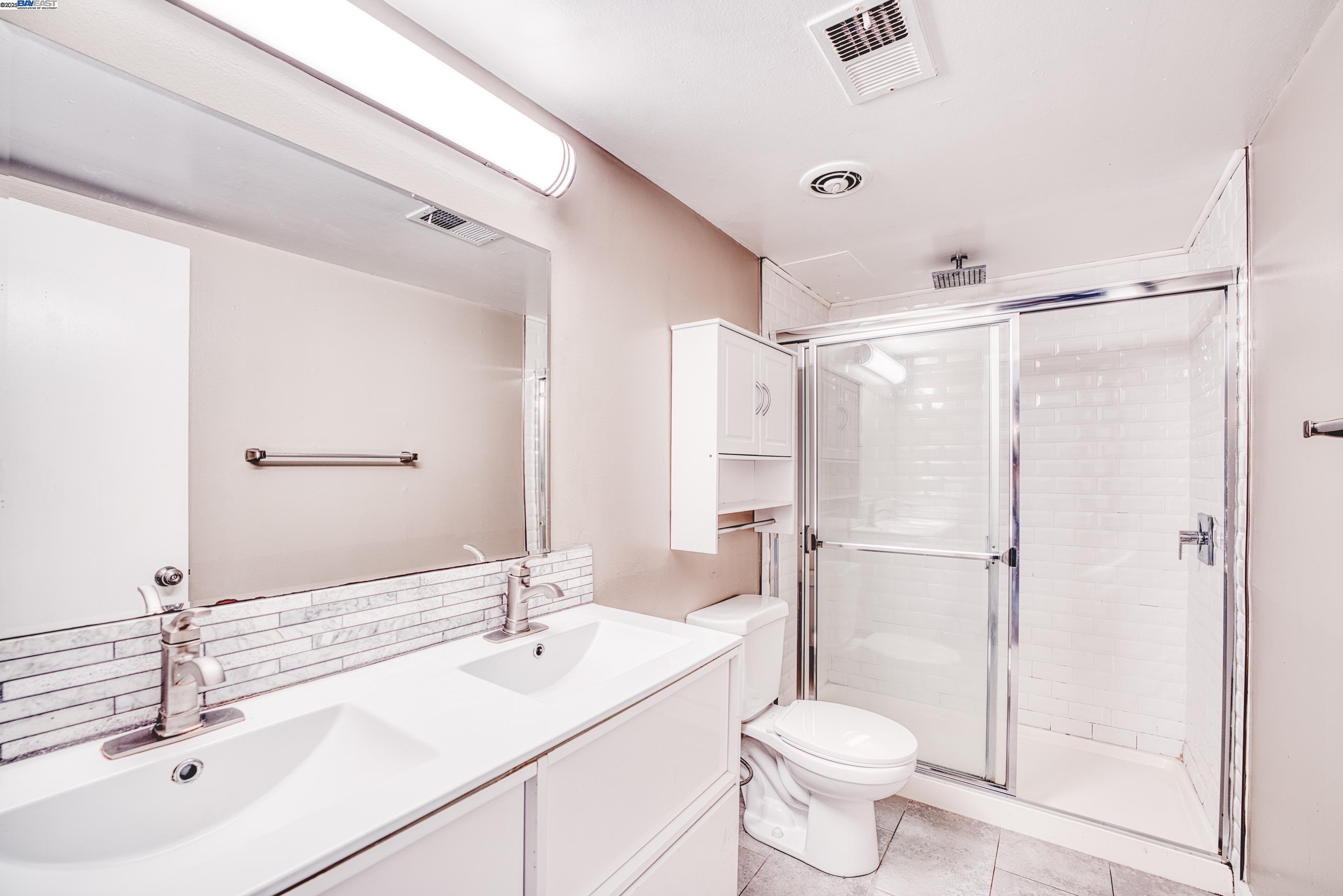 Detail Gallery Image 11 of 28 For 3815 Harrison St #103,  Oakland,  CA 94611 - 2 Beds | 2 Baths