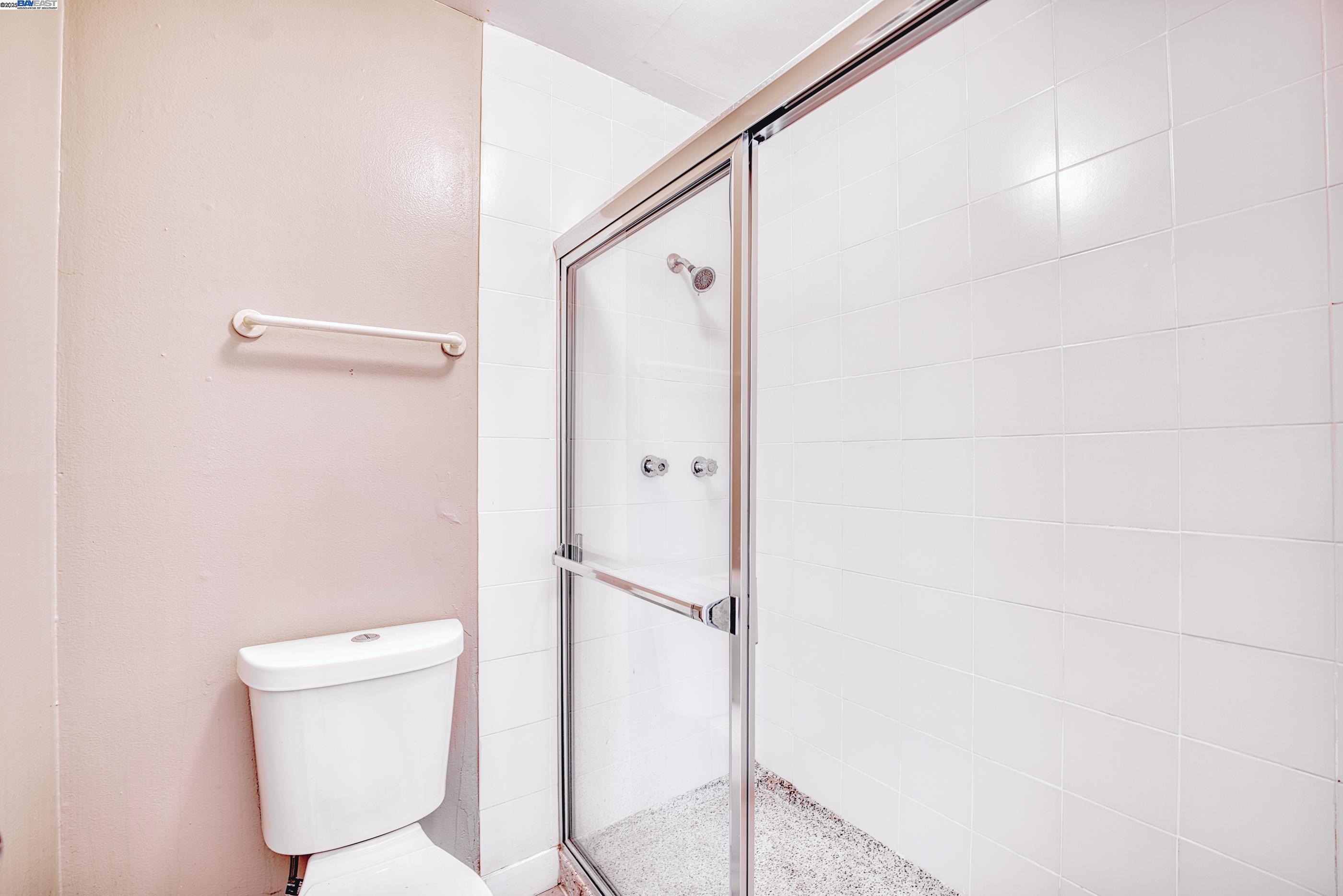 Detail Gallery Image 16 of 28 For 3815 Harrison St #103,  Oakland,  CA 94611 - 2 Beds | 2 Baths