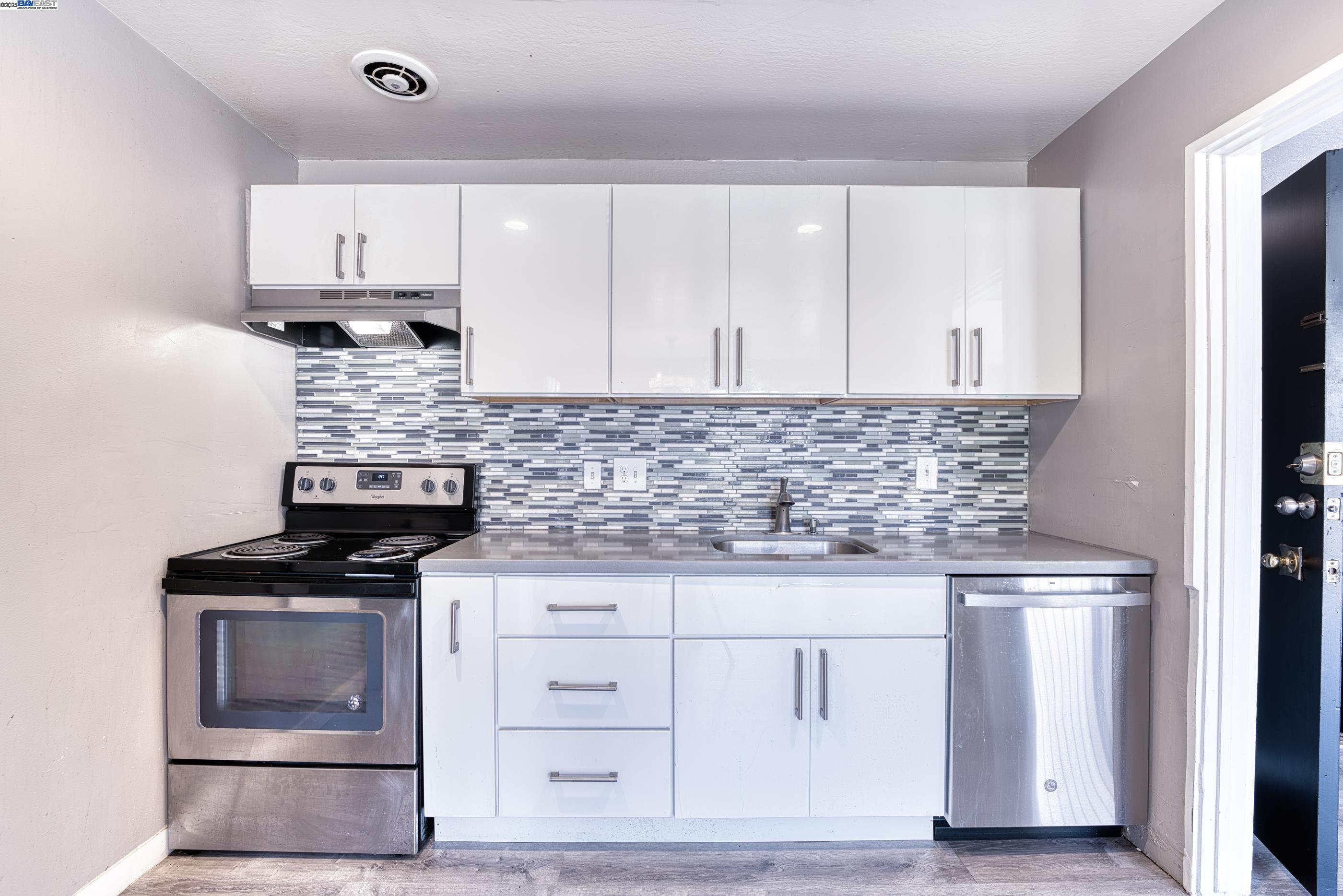 Detail Gallery Image 18 of 28 For 3815 Harrison St #103,  Oakland,  CA 94611 - 2 Beds | 2 Baths