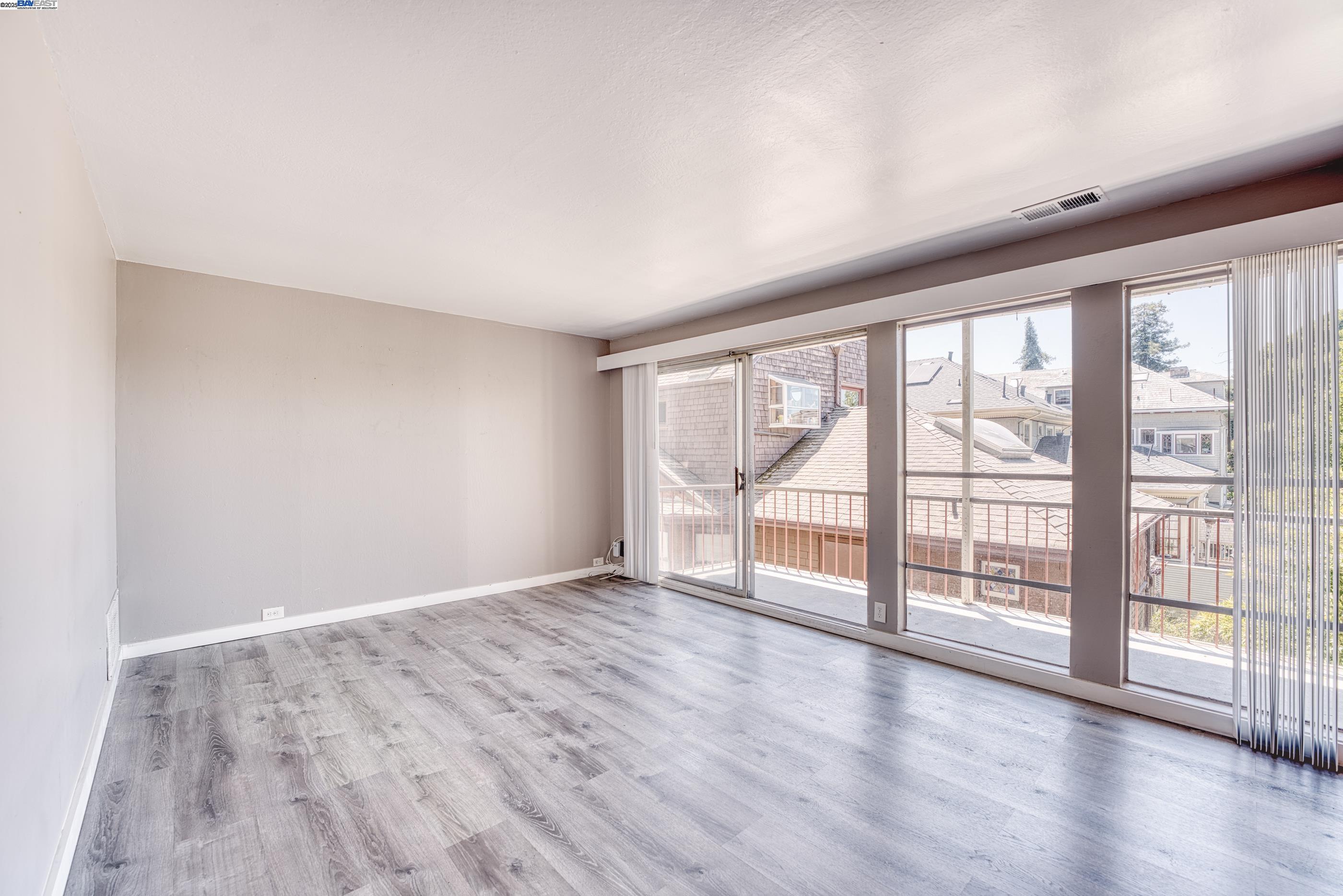 Detail Gallery Image 6 of 28 For 3815 Harrison St #103,  Oakland,  CA 94611 - 2 Beds | 2 Baths