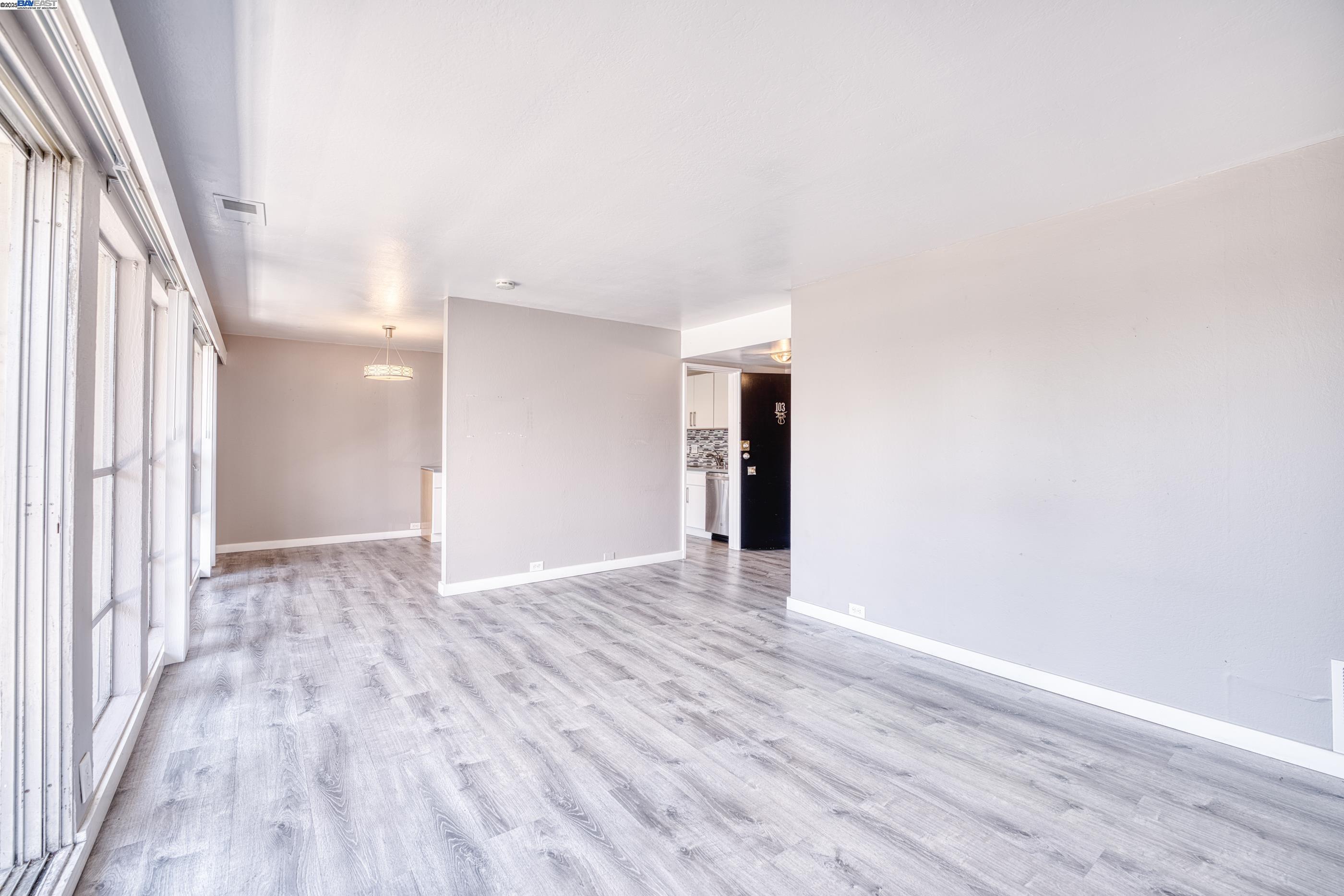 Detail Gallery Image 8 of 28 For 3815 Harrison St #103,  Oakland,  CA 94611 - 2 Beds | 2 Baths