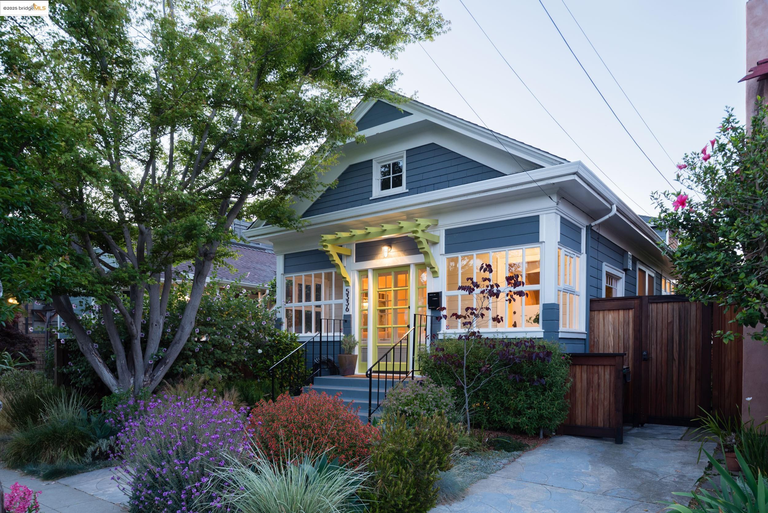 Detail Gallery Image 1 of 1 For 5336 Locksley Ave, Oakland,  CA 94618 - 3 Beds | 3 Baths