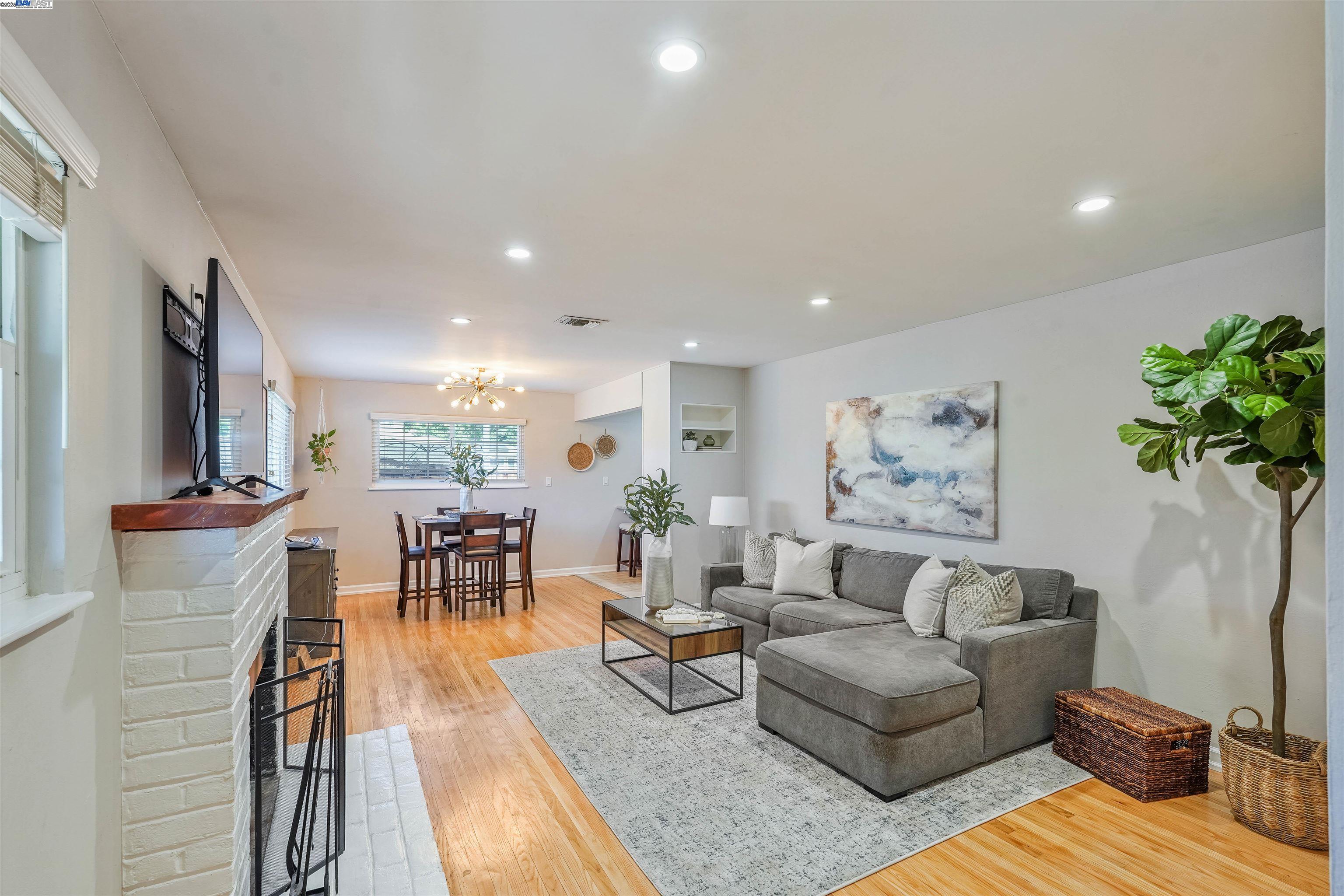 Detail Gallery Image 2 of 21 For 3991 Yale Way, Livermore,  CA 94550 - 3 Beds | 1 Baths