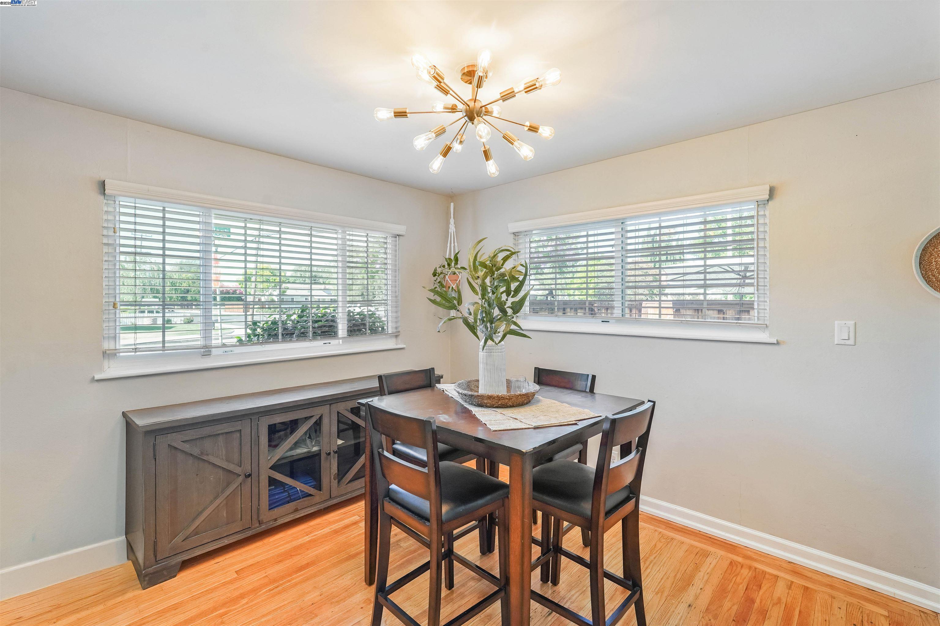 Detail Gallery Image 5 of 21 For 3991 Yale Way, Livermore,  CA 94550 - 3 Beds | 1 Baths