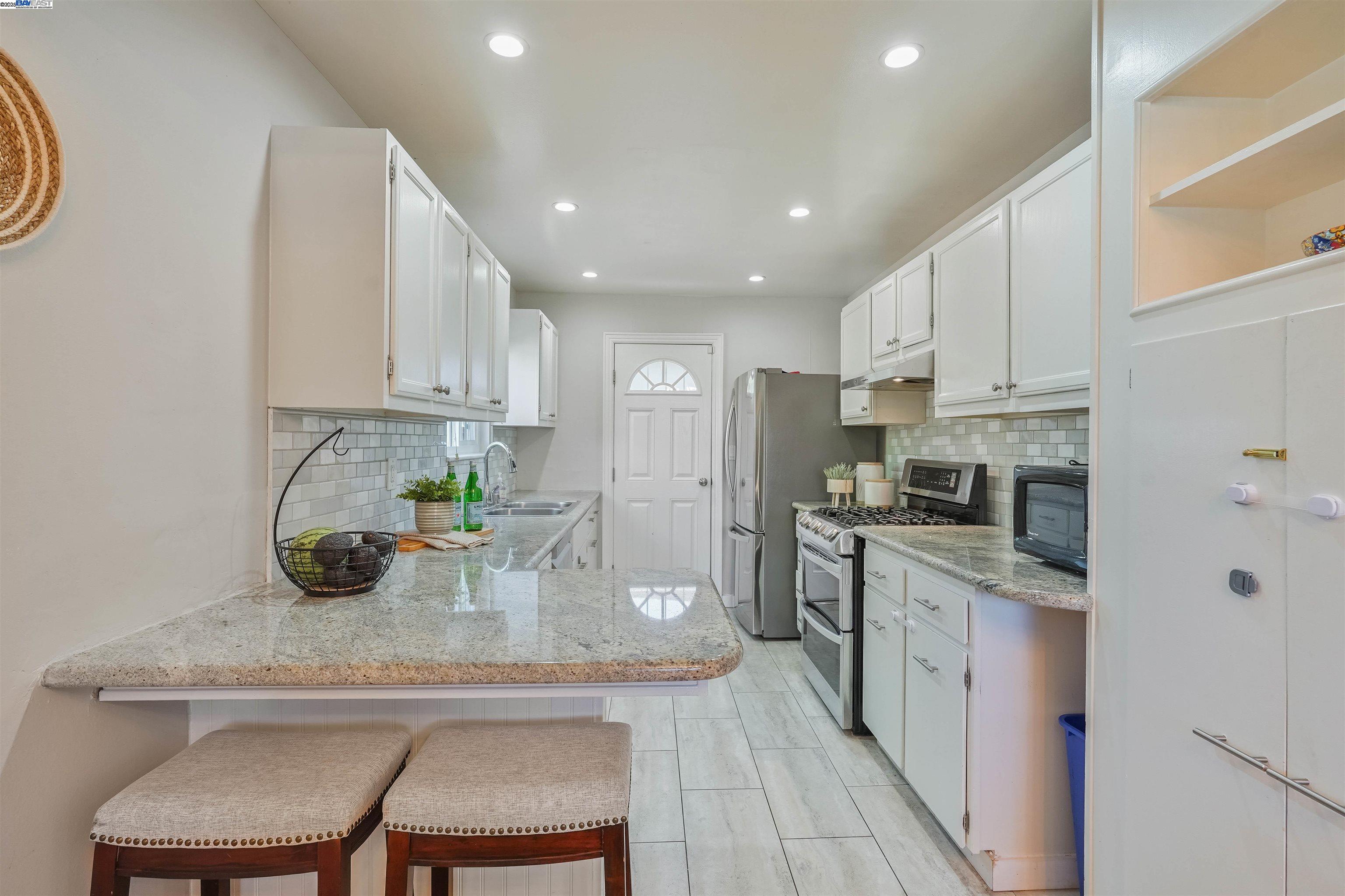 Detail Gallery Image 6 of 21 For 3991 Yale Way, Livermore,  CA 94550 - 3 Beds | 1 Baths
