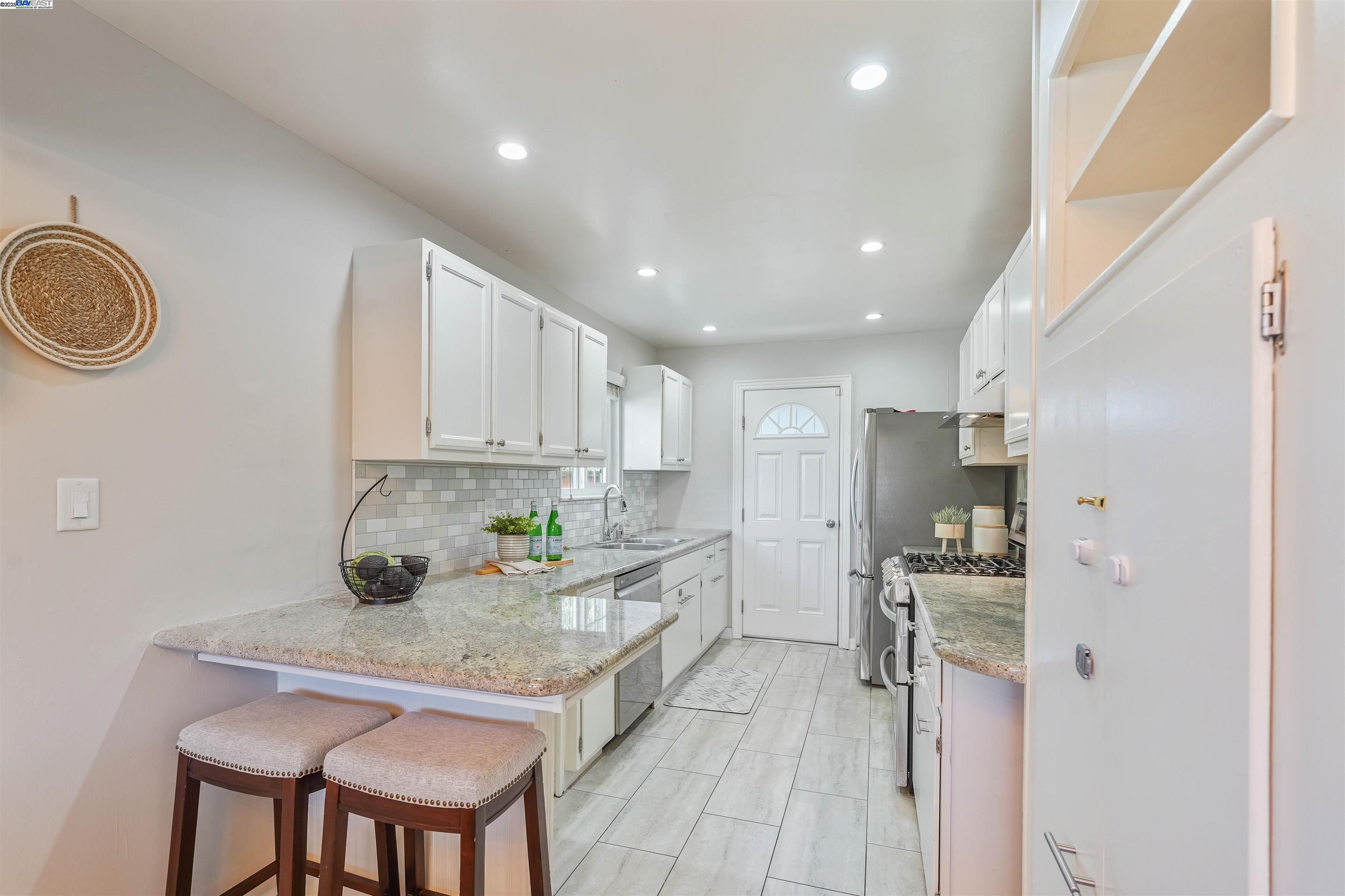 Detail Gallery Image 7 of 21 For 3991 Yale Way, Livermore,  CA 94550 - 3 Beds | 1 Baths