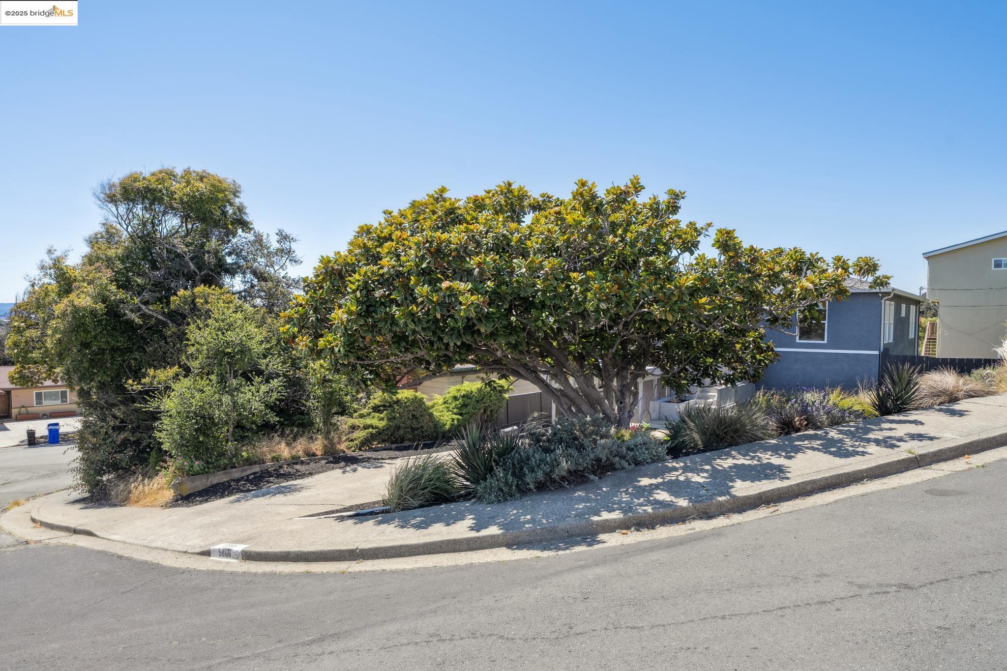 Detail Gallery Image 2 of 53 For 5866 Ralston Ave, Richmond,  CA 94805 - 3 Beds | 2 Baths