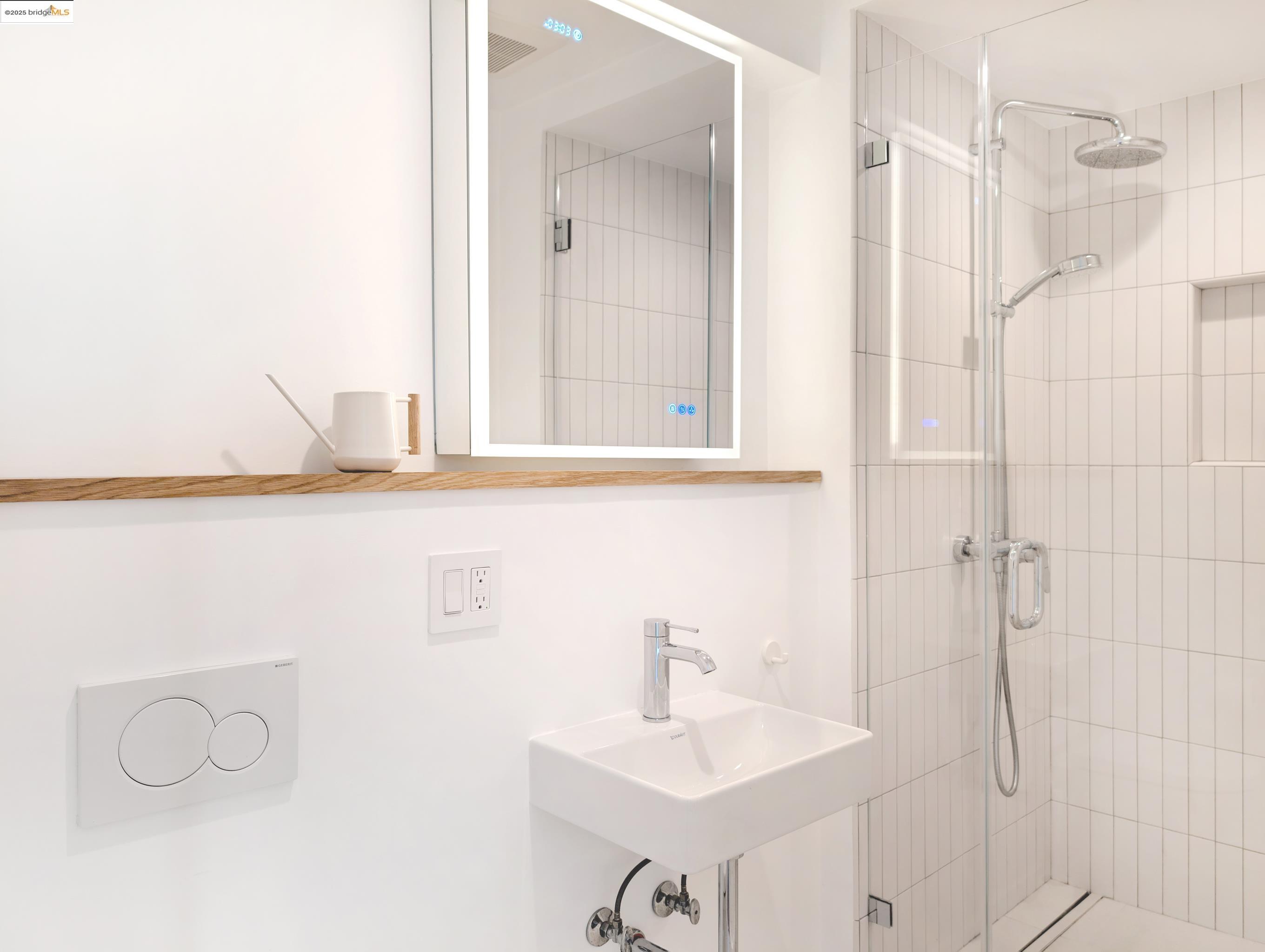 Detail Gallery Image 14 of 28 For 53 Elsie St, San Francisco,  CA 94110 - 2 Beds | 2 Baths