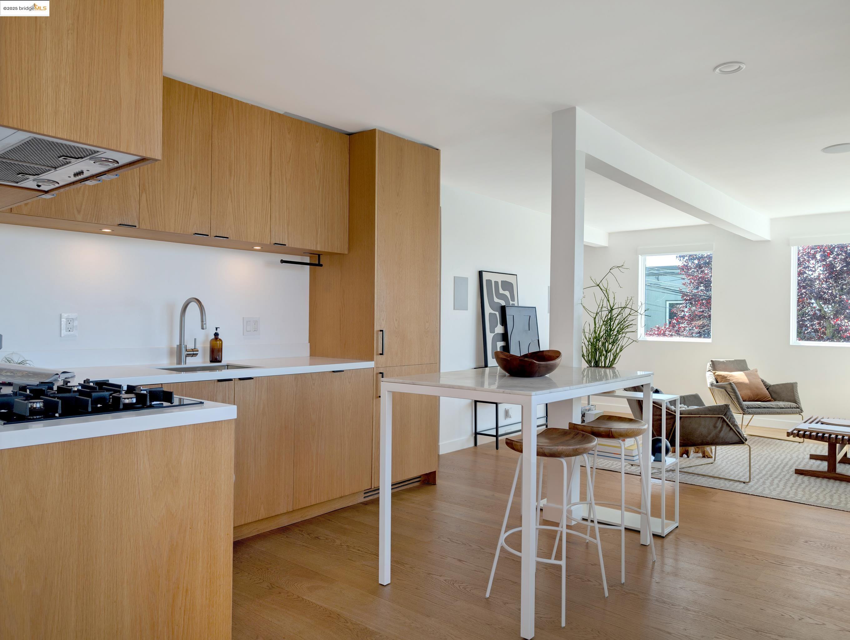 Detail Gallery Image 5 of 28 For 53 Elsie St, San Francisco,  CA 94110 - 2 Beds | 2 Baths