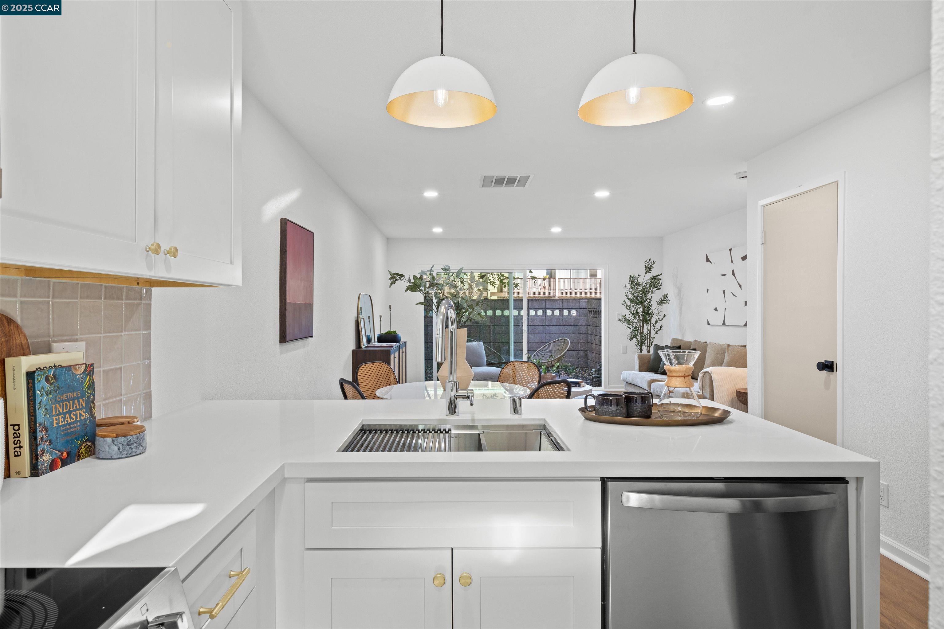 Photo #5: 41104075 Listing 