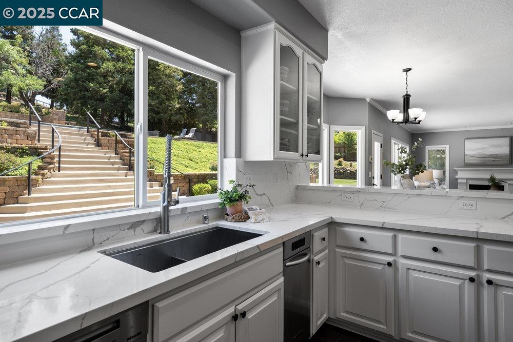 Detail Gallery Image 17 of 60 For 825 Bertram St, Walnut Creek,  CA 94598 - 5 Beds | 3 Baths