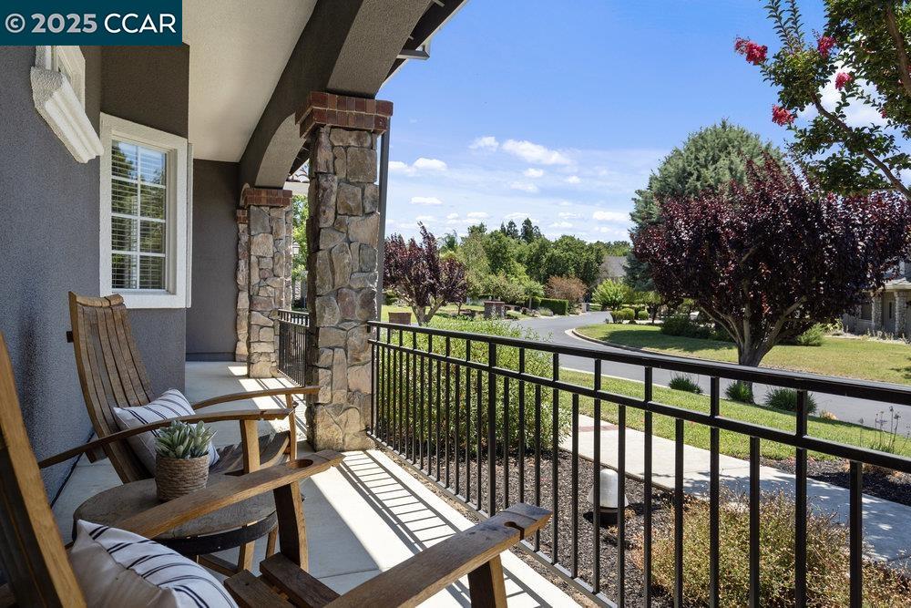 Detail Gallery Image 5 of 60 For 825 Bertram St, Walnut Creek,  CA 94598 - 5 Beds | 3 Baths