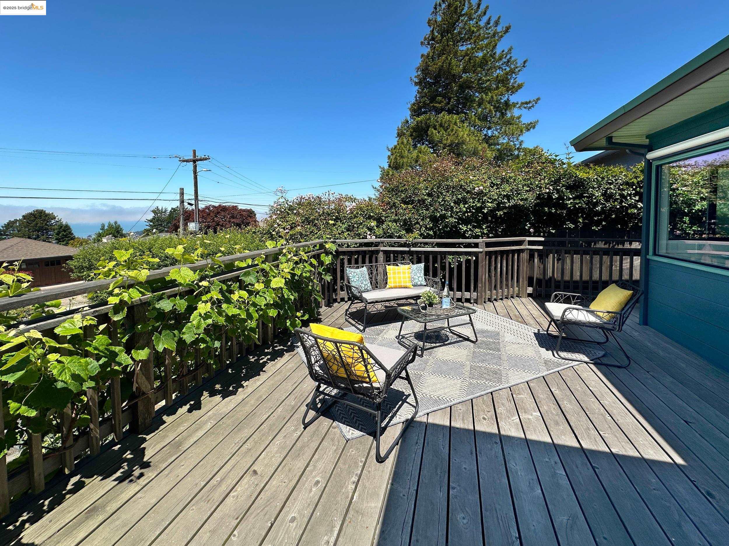 Detail Gallery Image 11 of 54 For 830 Creston, Berkeley,  CA 94708 - 3 Beds | 2 Baths