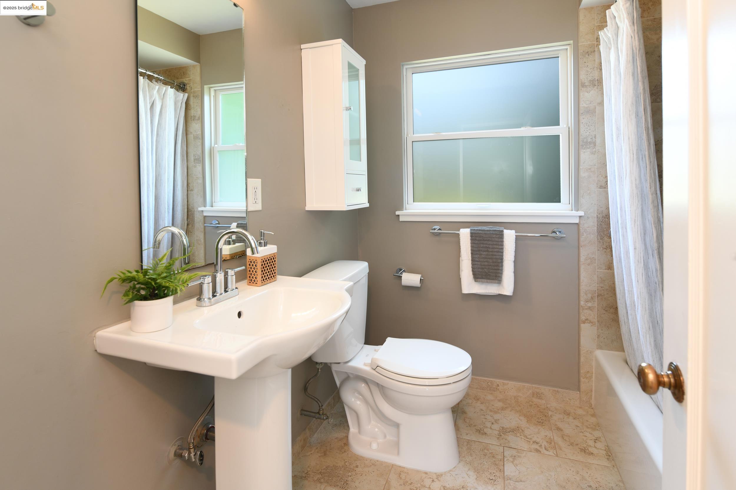 Detail Gallery Image 38 of 54 For 830 Creston, Berkeley,  CA 94708 - 3 Beds | 2 Baths