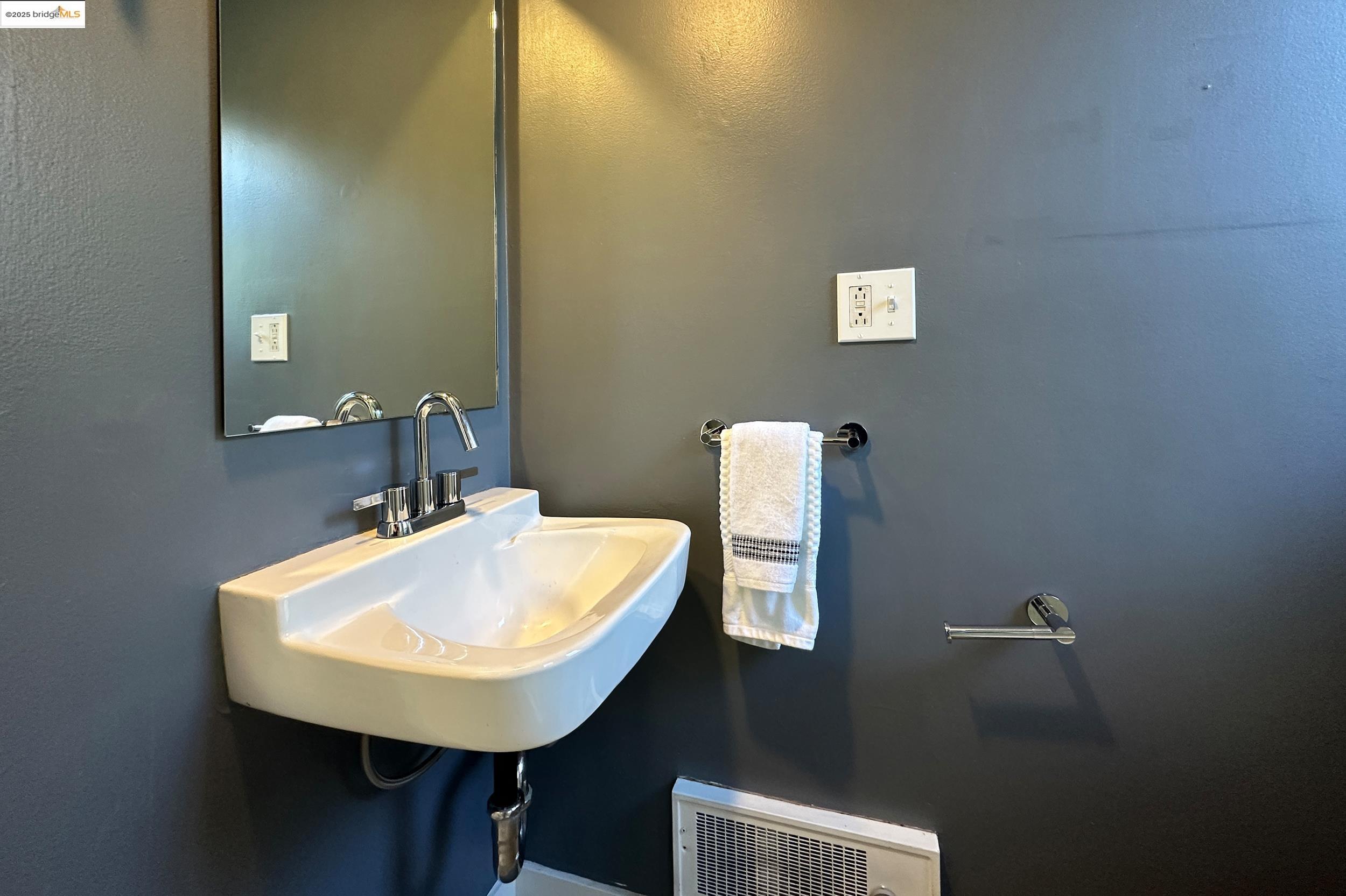 Detail Gallery Image 41 of 54 For 830 Creston, Berkeley,  CA 94708 - 3 Beds | 2 Baths
