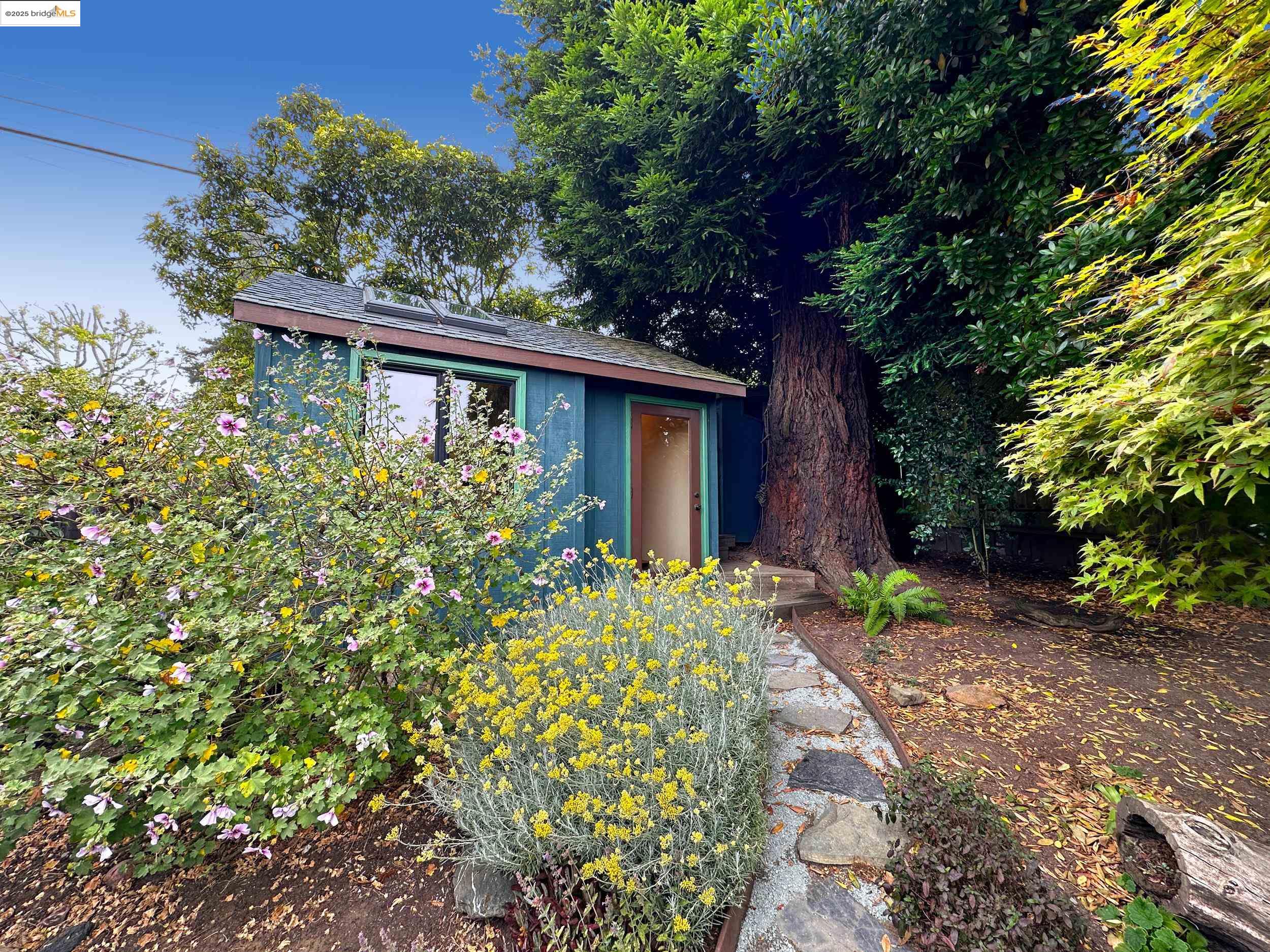 Detail Gallery Image 43 of 54 For 830 Creston, Berkeley,  CA 94708 - 3 Beds | 2 Baths