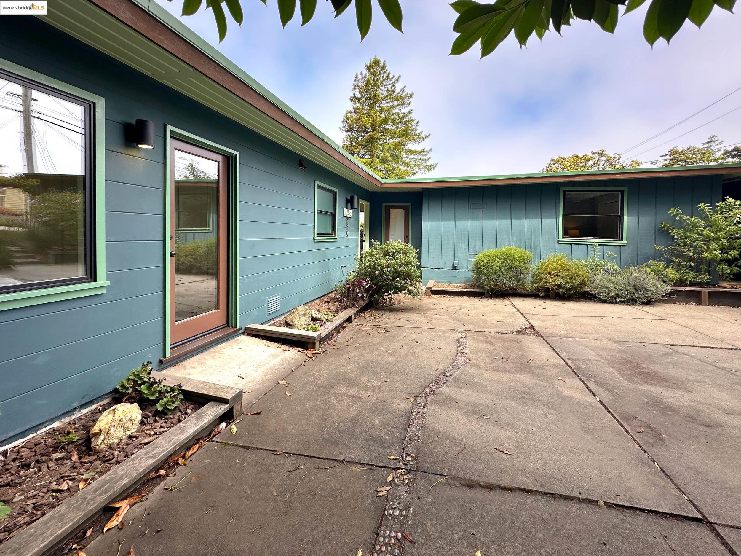 Detail Gallery Image 6 of 54 For 830 Creston, Berkeley,  CA 94708 - 3 Beds | 2 Baths