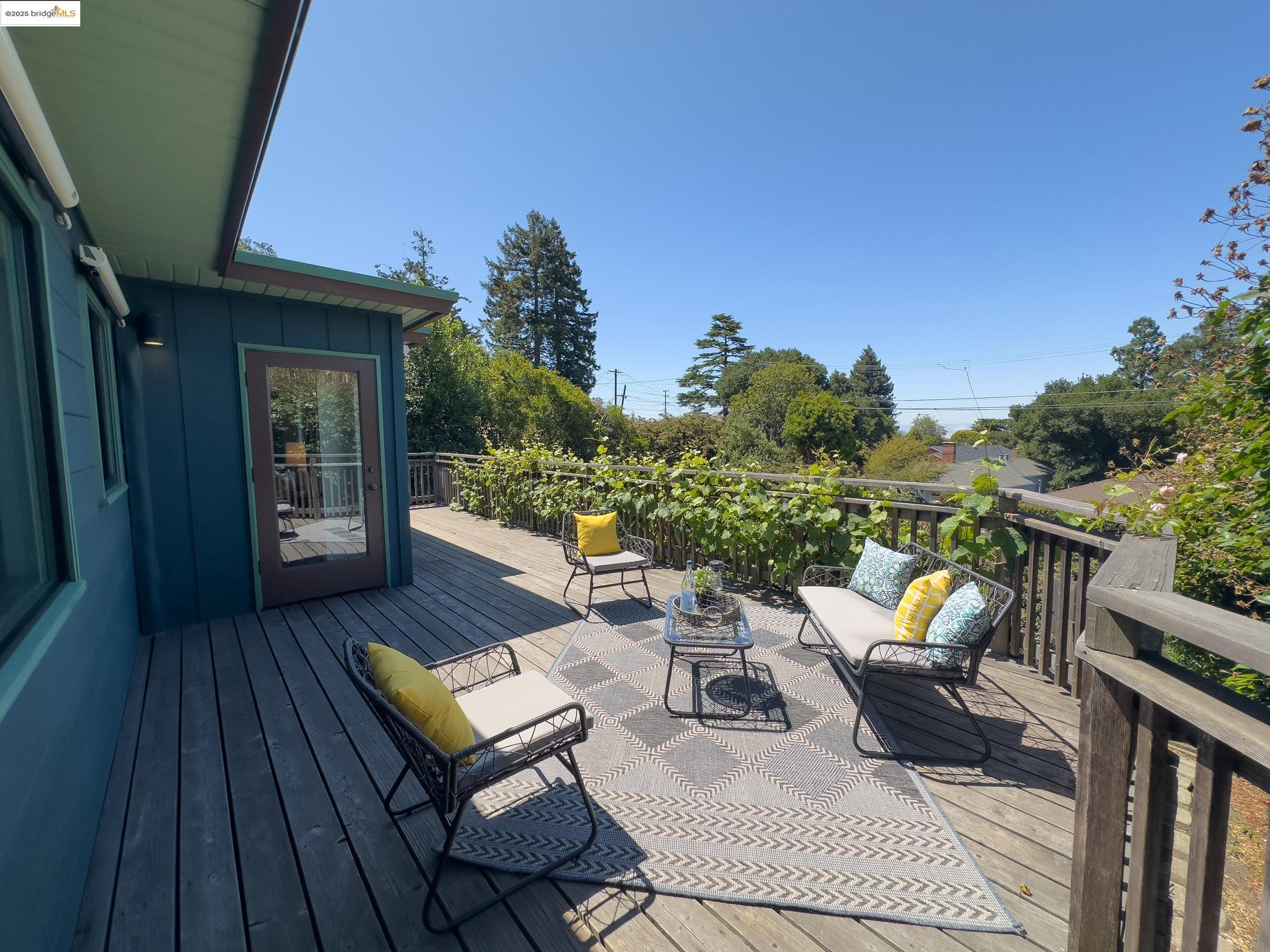 Detail Gallery Image 9 of 54 For 830 Creston, Berkeley,  CA 94708 - 3 Beds | 2 Baths