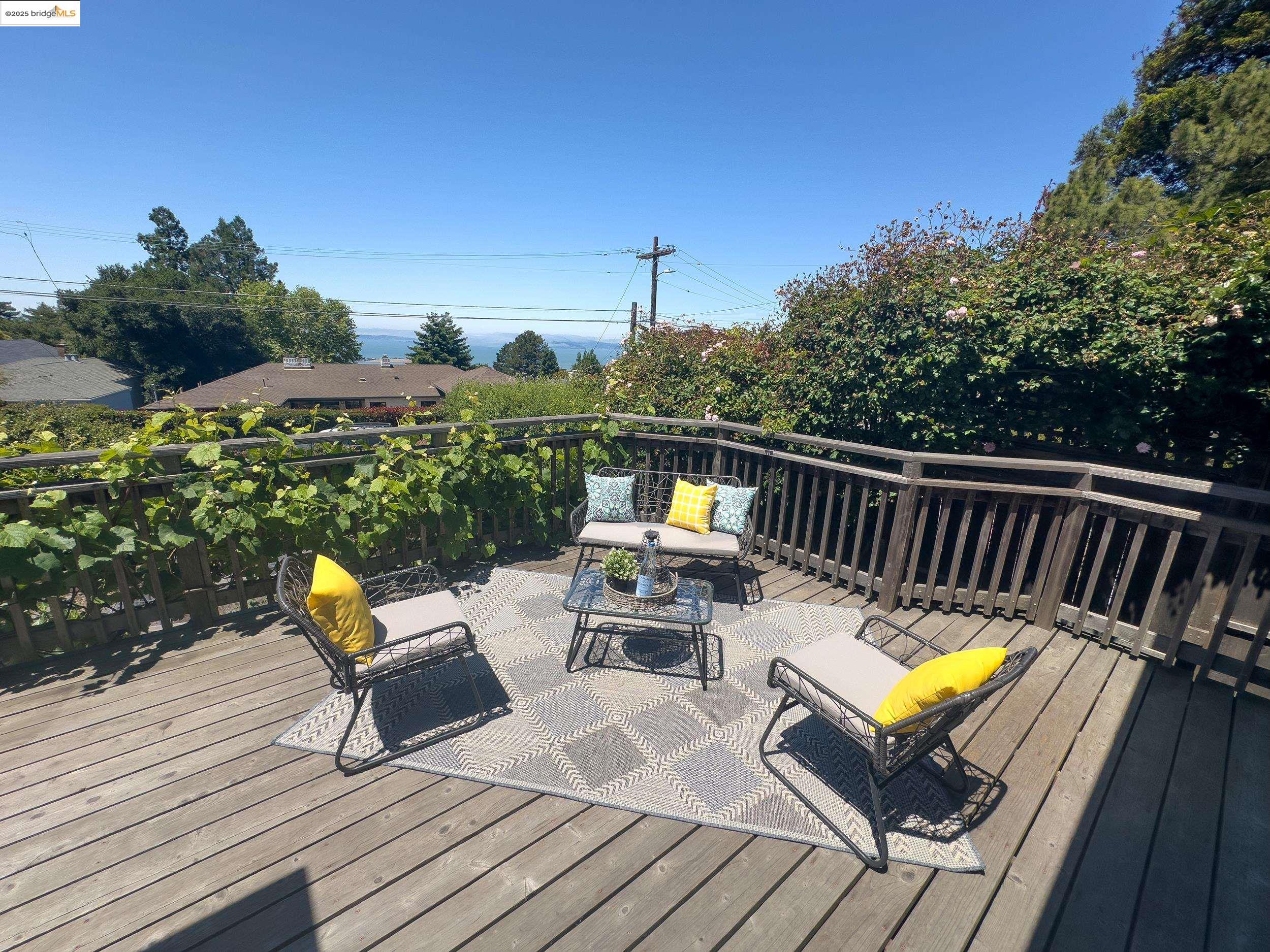 Detail Gallery Image 10 of 54 For 830 Creston, Berkeley,  CA 94708 - 3 Beds | 2 Baths