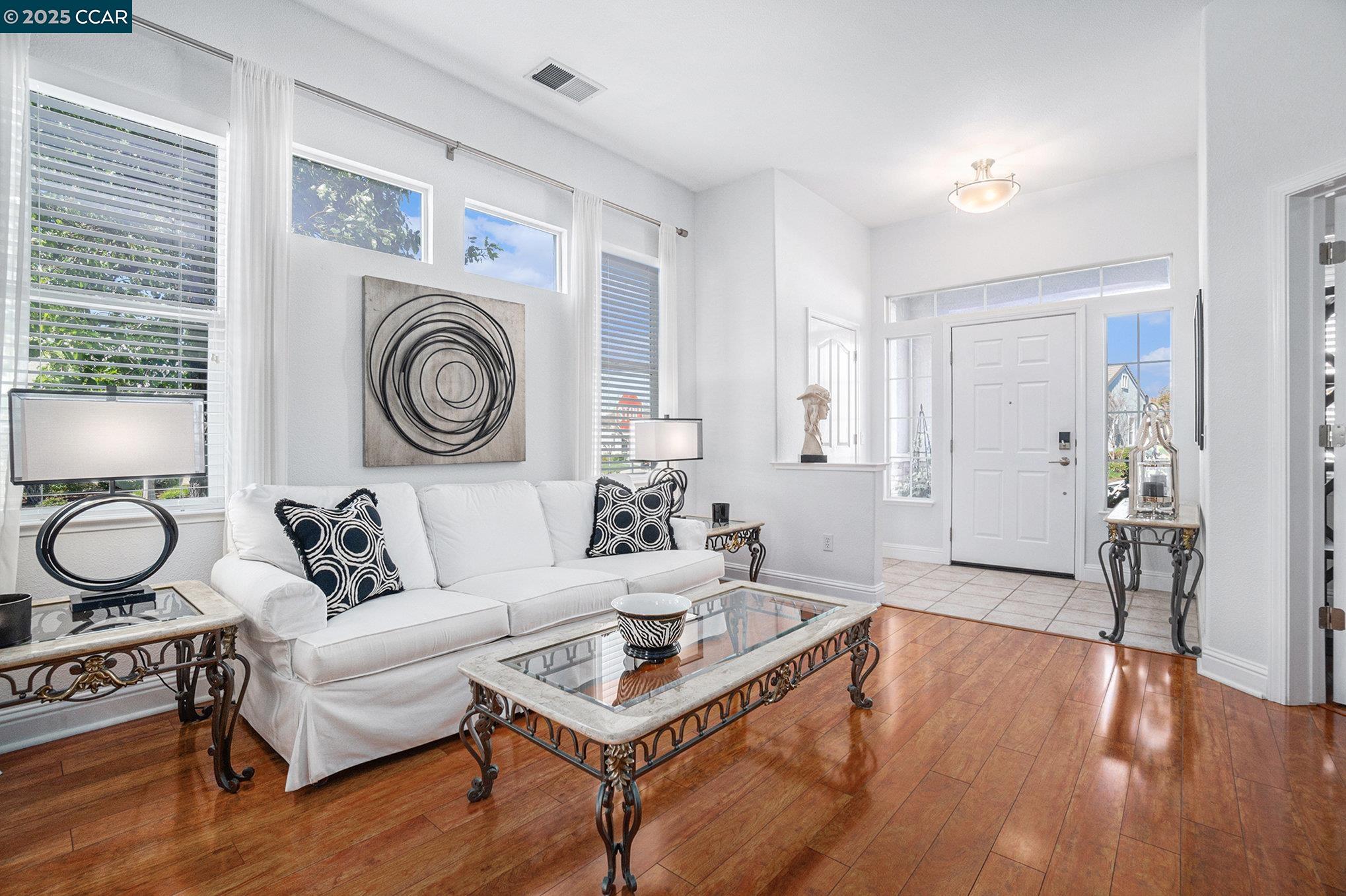 Detail Gallery Image 4 of 34 For 2060 Kent Dr, Brentwood,  CA 94513 - 2 Beds | 2/1 Baths
