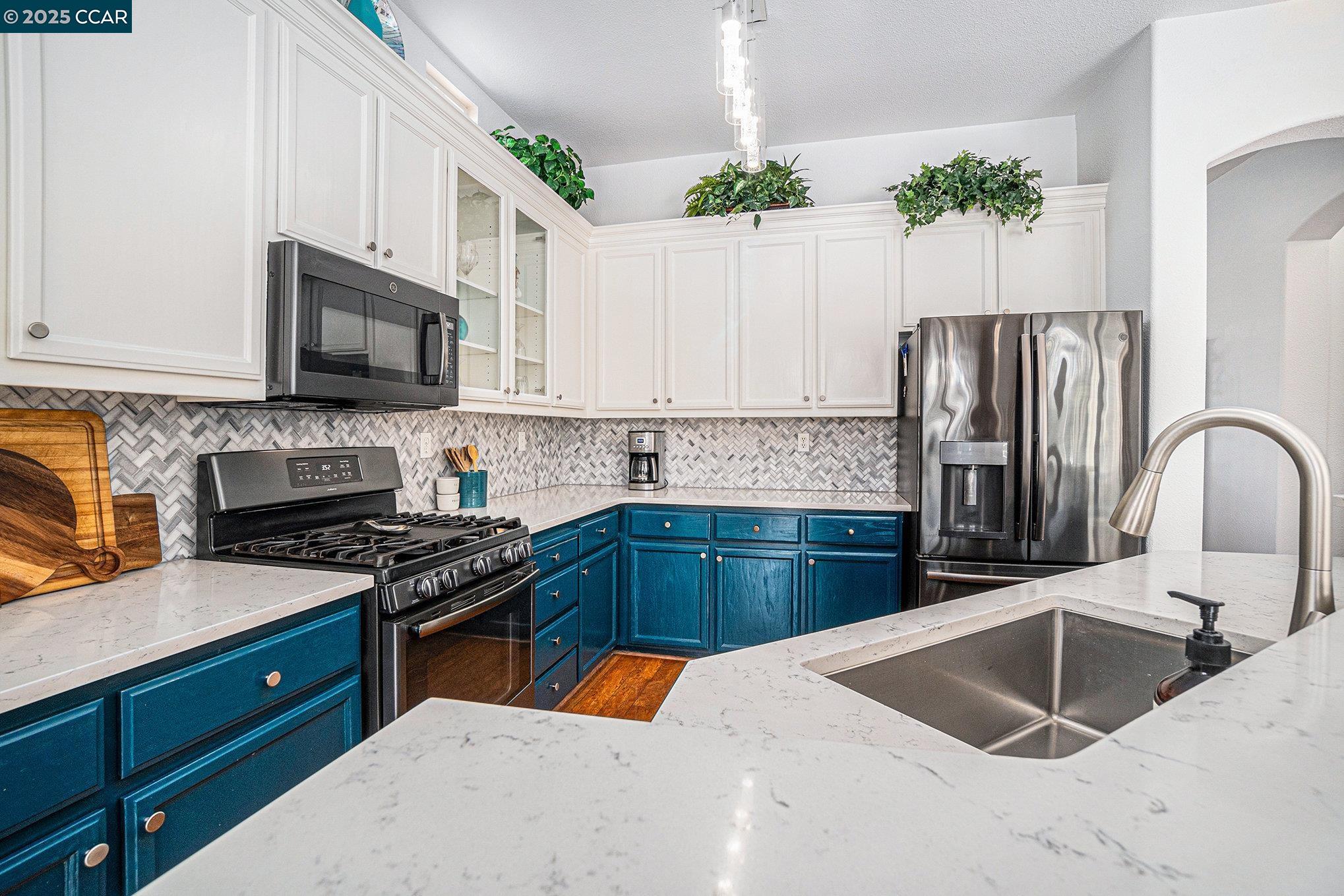 Detail Gallery Image 6 of 34 For 2060 Kent Dr, Brentwood,  CA 94513 - 2 Beds | 2/1 Baths