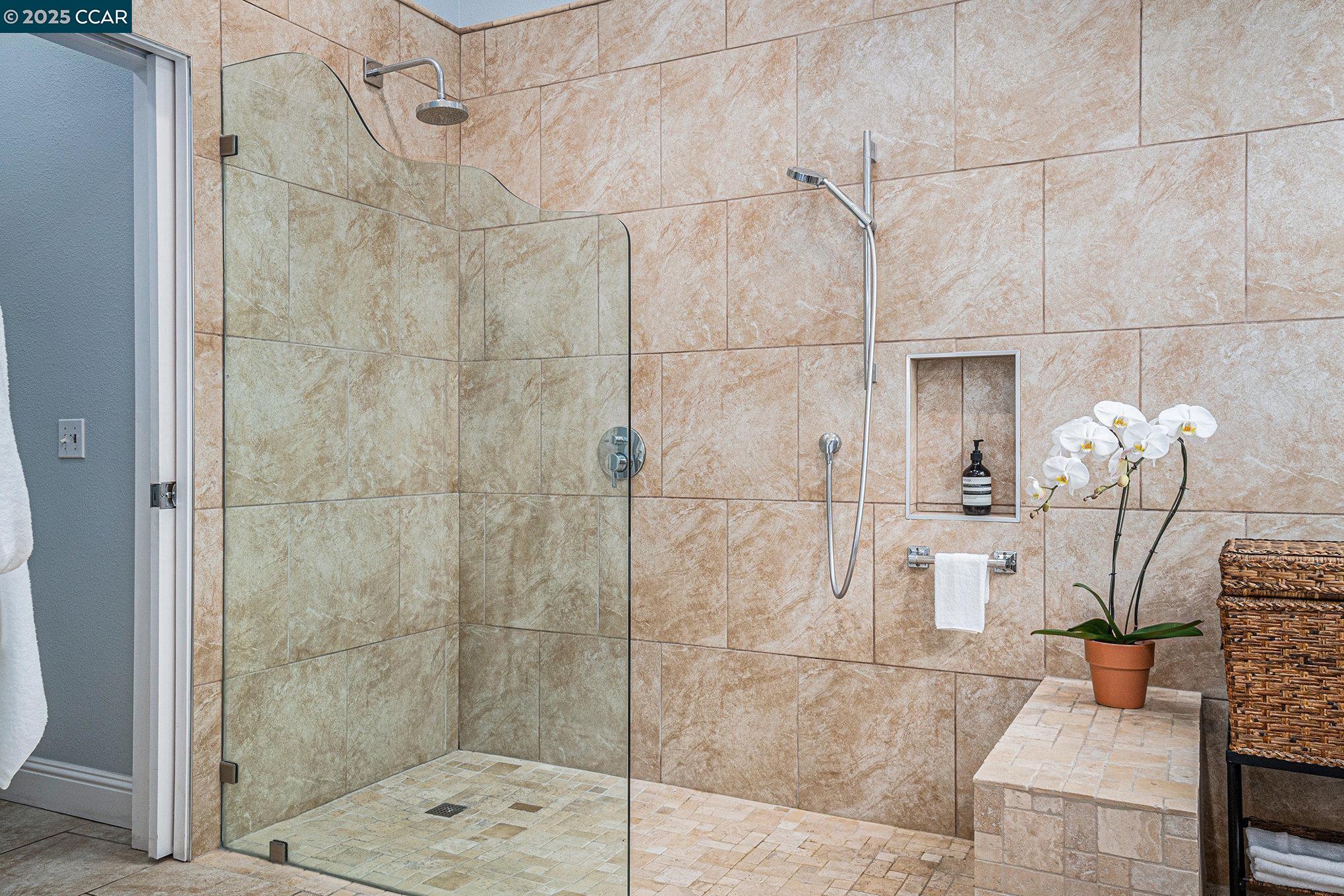 Detail Gallery Image 10 of 34 For 2060 Kent Dr, Brentwood,  CA 94513 - 2 Beds | 2/1 Baths
