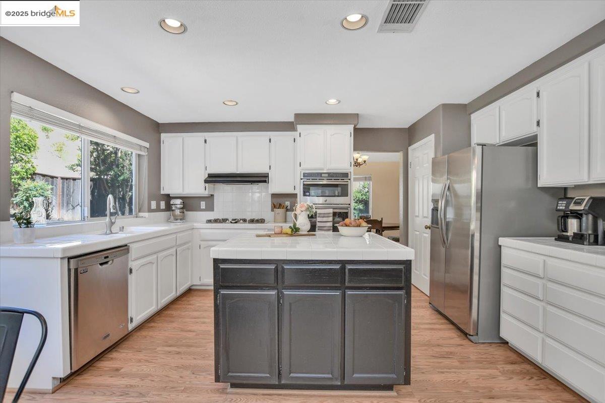 Detail Gallery Image 15 of 44 For 4011 Folsom Dr, Antioch,  CA 94531 - 4 Beds | 3 Baths