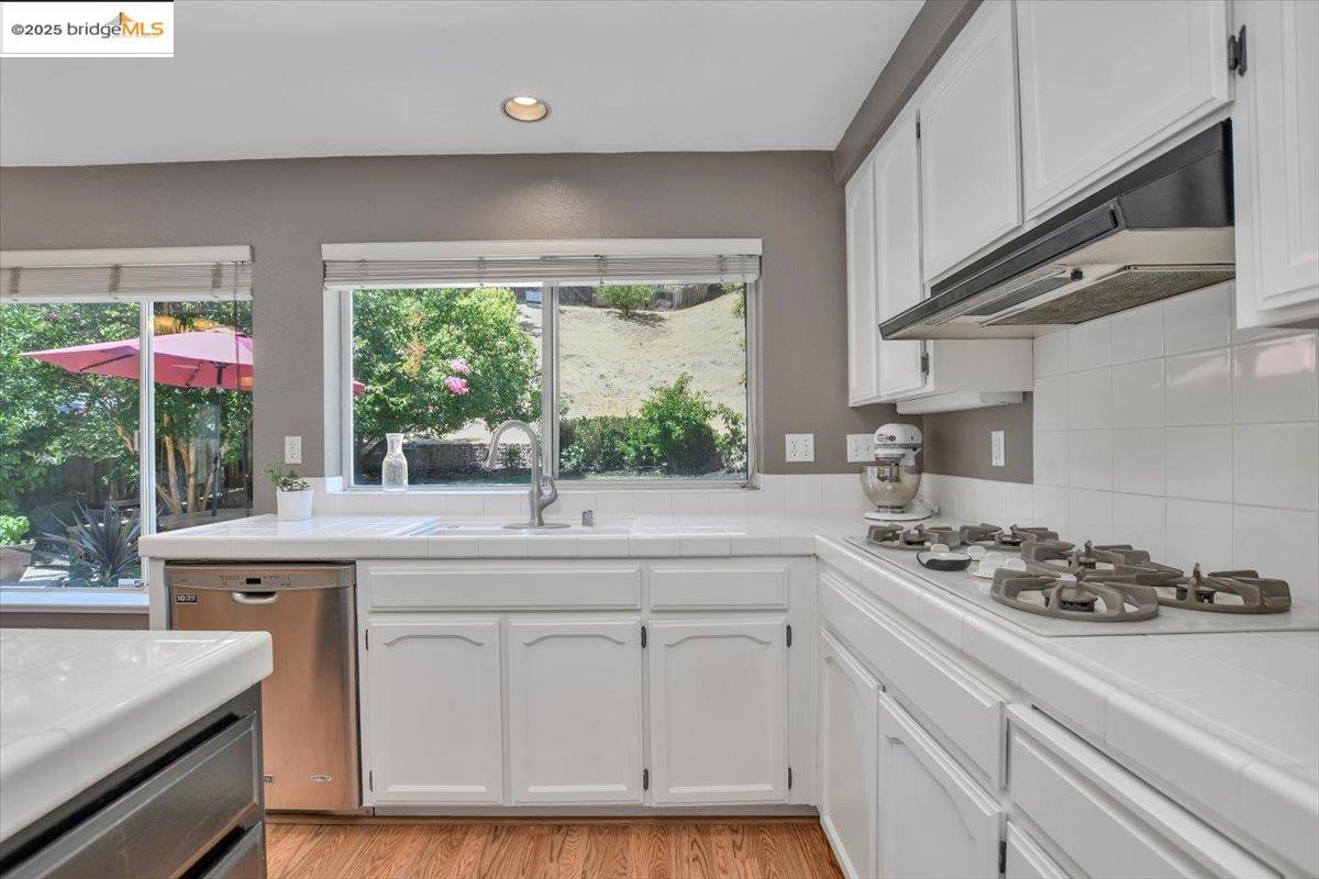 Detail Gallery Image 17 of 44 For 4011 Folsom Dr, Antioch,  CA 94531 - 4 Beds | 3 Baths