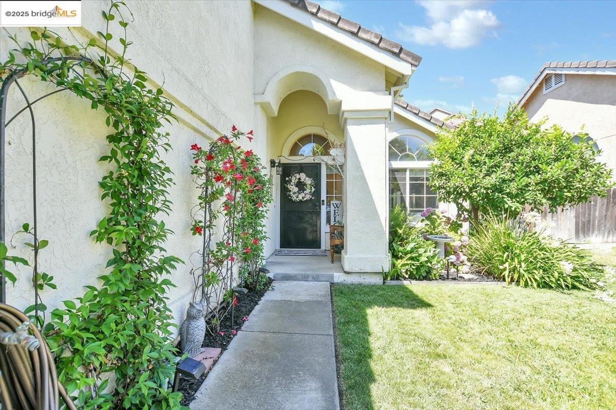 Detail Gallery Image 4 of 44 For 4011 Folsom Dr, Antioch,  CA 94531 - 4 Beds | 3 Baths