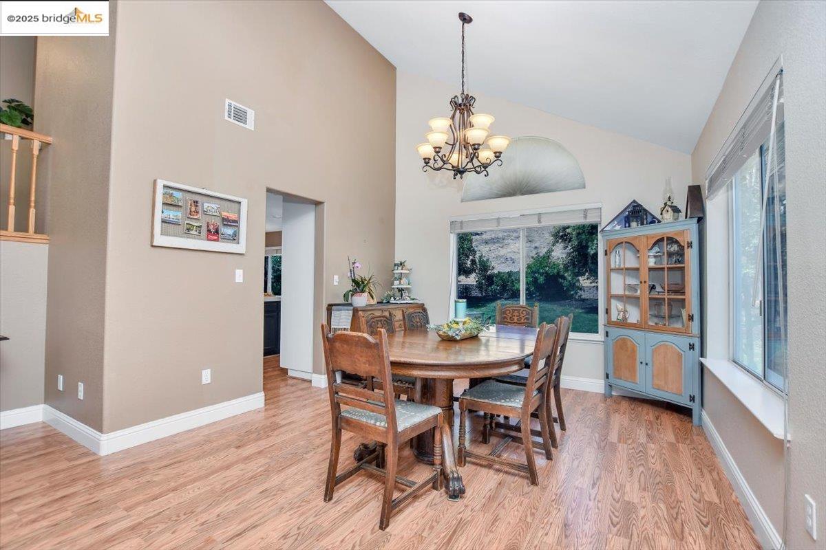 Detail Gallery Image 10 of 44 For 4011 Folsom Dr, Antioch,  CA 94531 - 4 Beds | 3 Baths