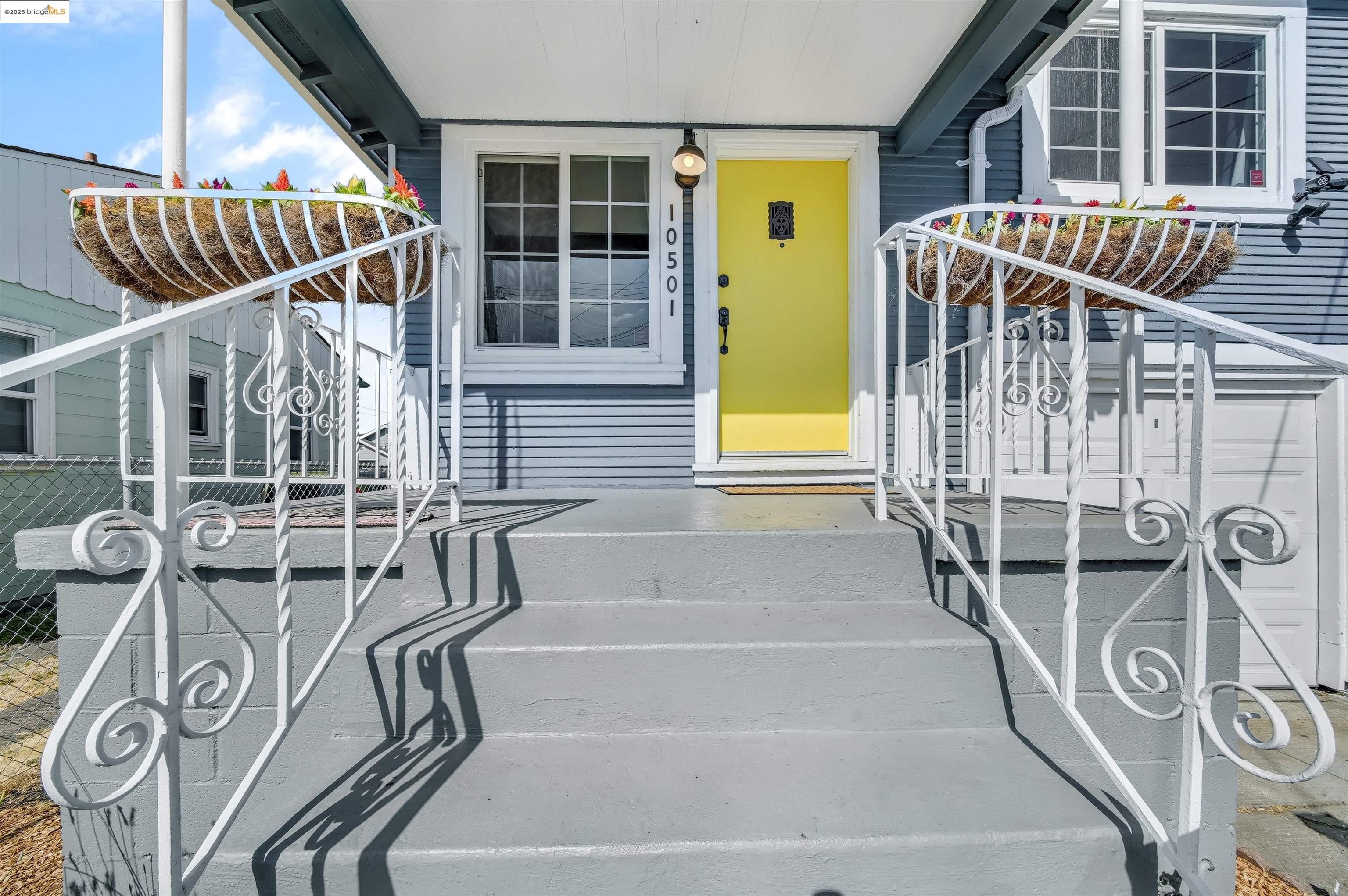 Detail Gallery Image 2 of 46 For 10501 Longfellow Ave, Oakland,  CA 94603 - 3 Beds | 1 Baths