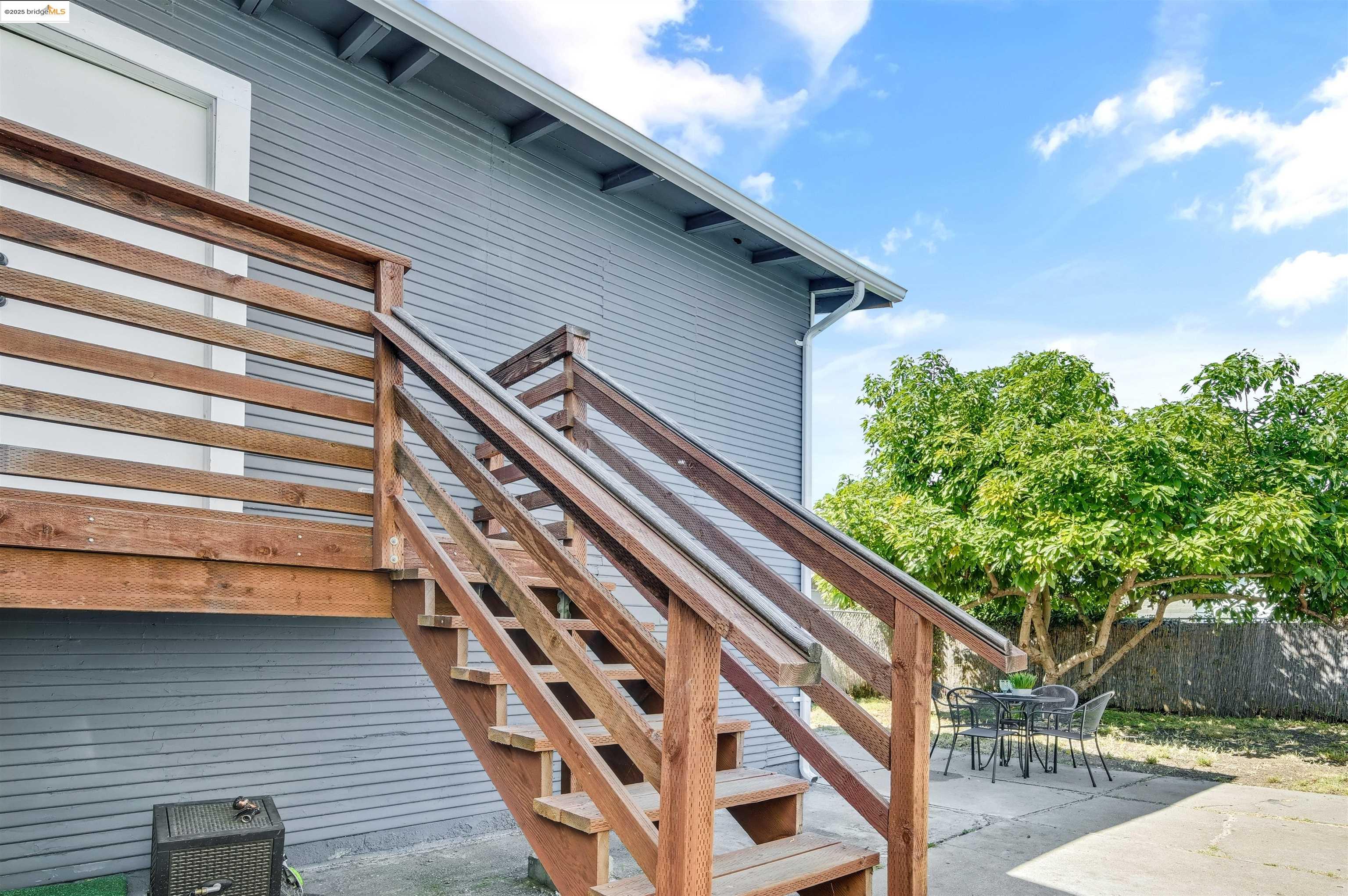 Detail Gallery Image 15 of 46 For 10501 Longfellow Ave, Oakland,  CA 94603 - 3 Beds | 1 Baths
